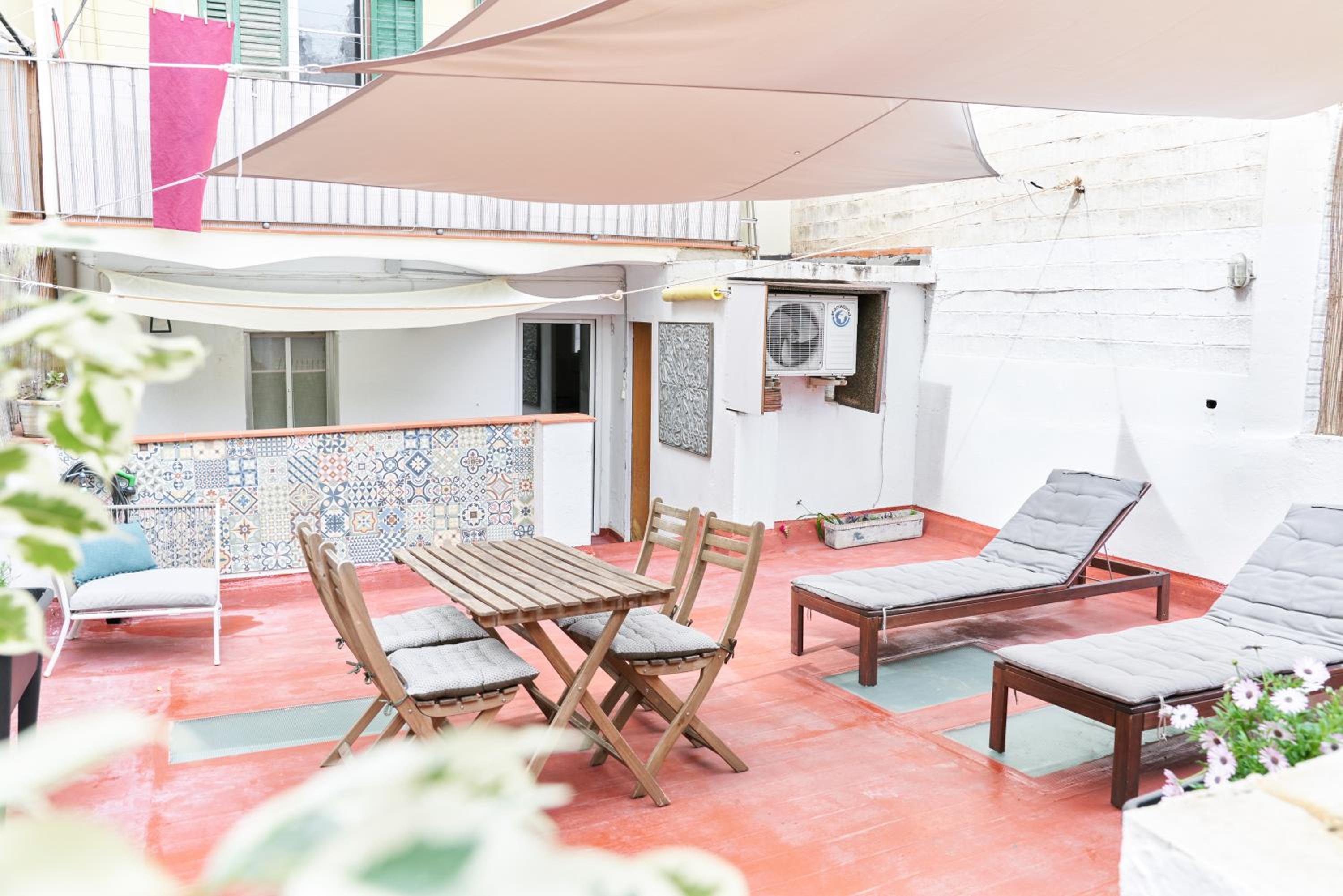 HA Diputació terrace apartment photo 3