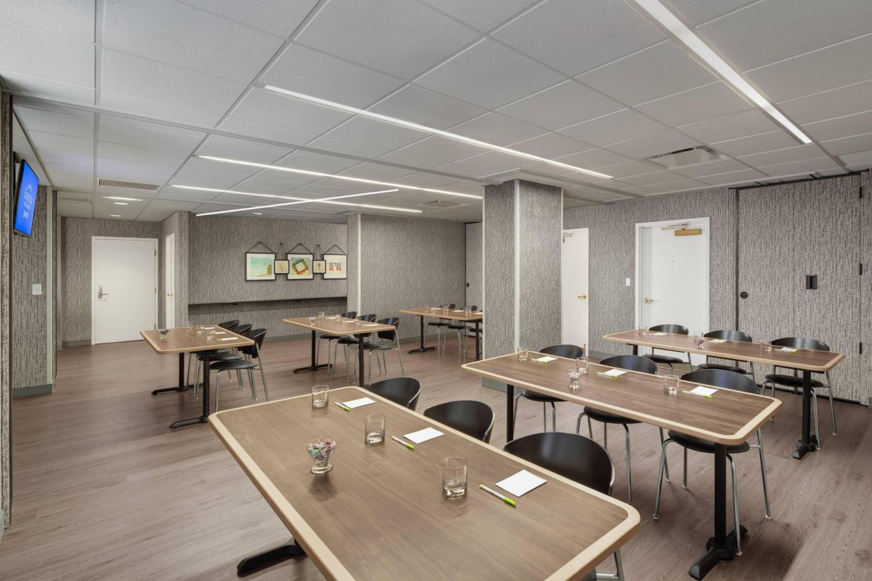 Chicago Vacations - Fairfield Inn and Suites Chicago Downtown/ Magnificent Mile - Property Image 2