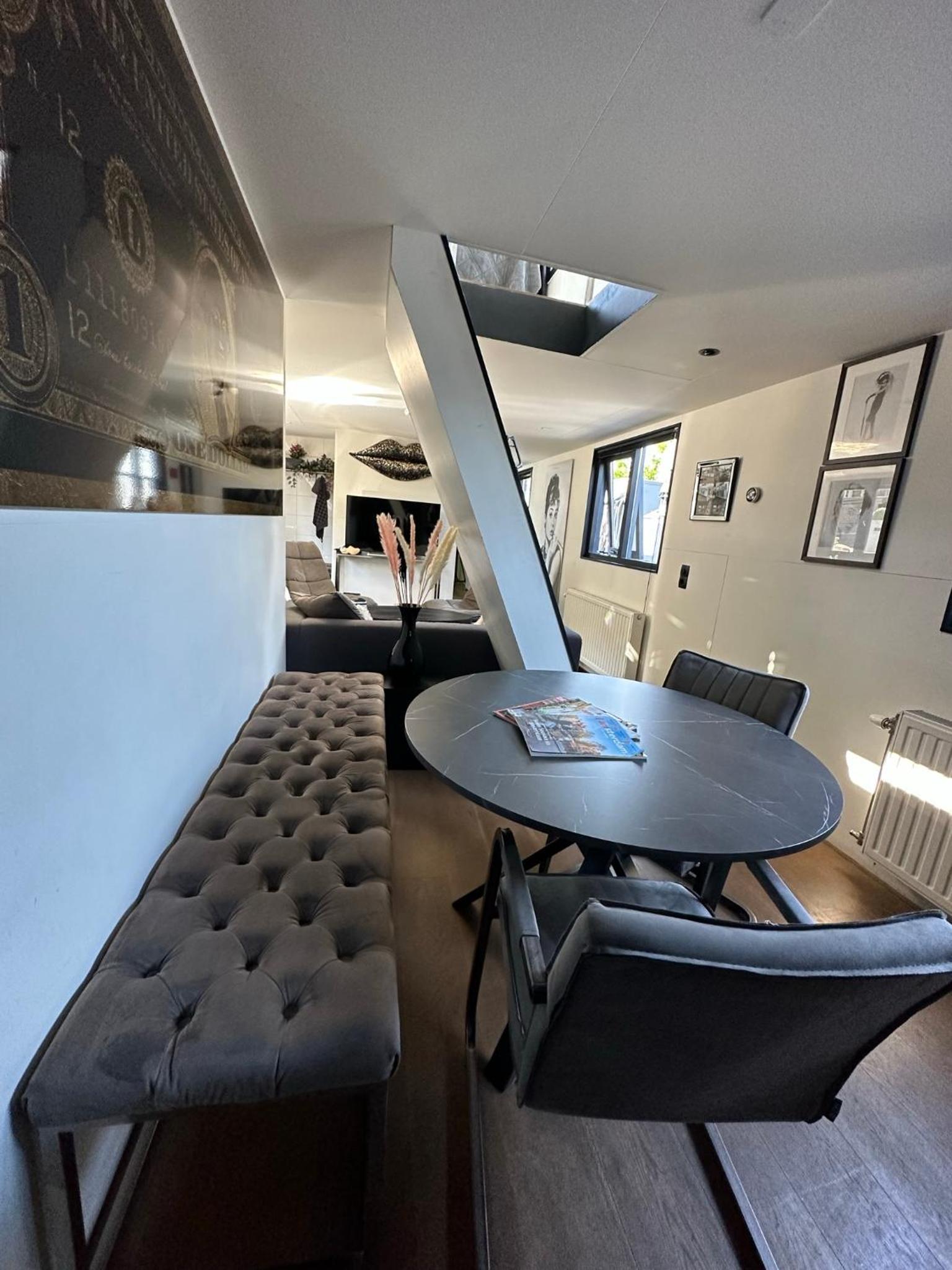 Houseboat-Amsterdam