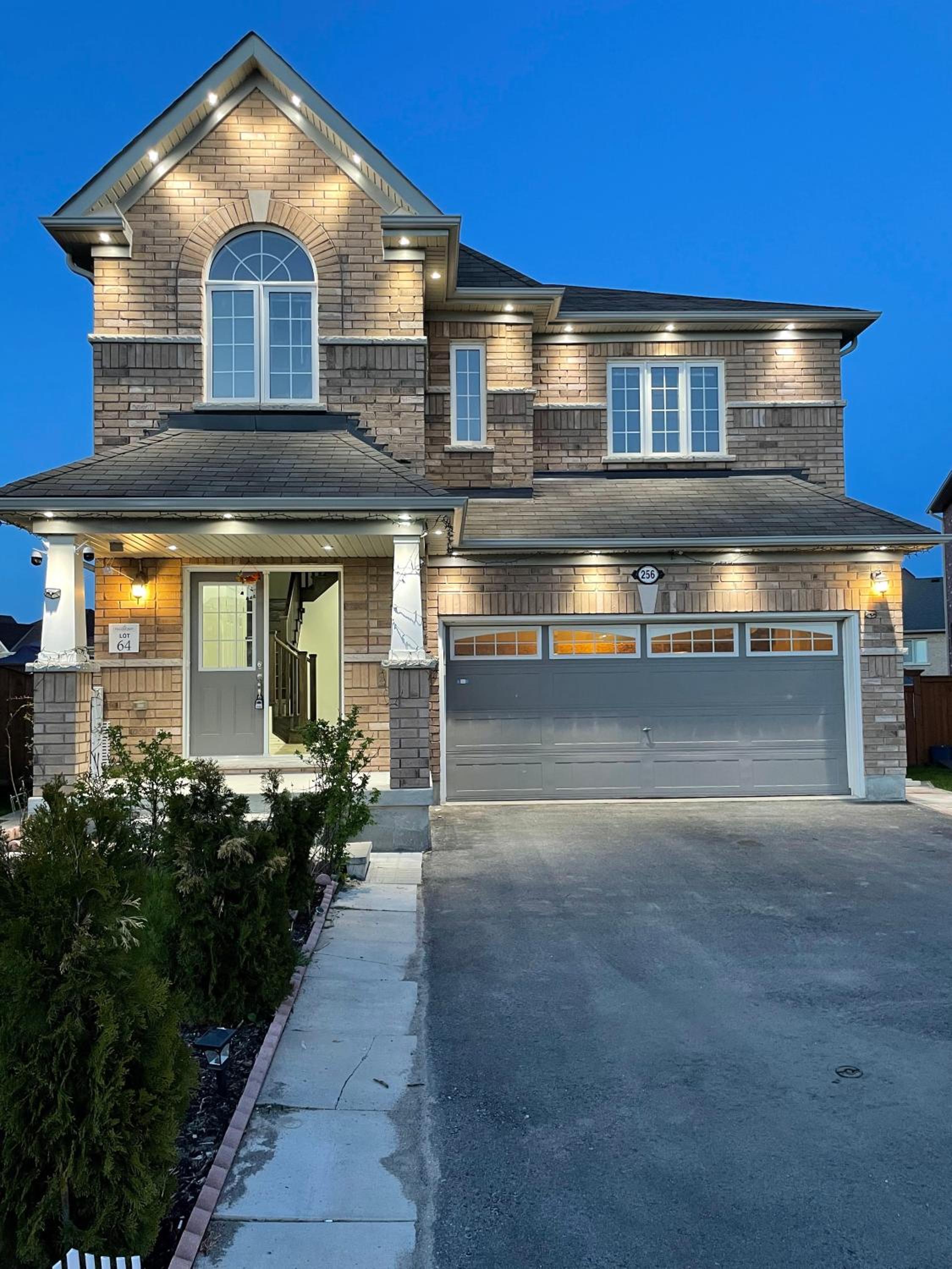 Oshawa Family Haven - Luxury 7BR Villa with Cozy Fireplaces & Hot Tub