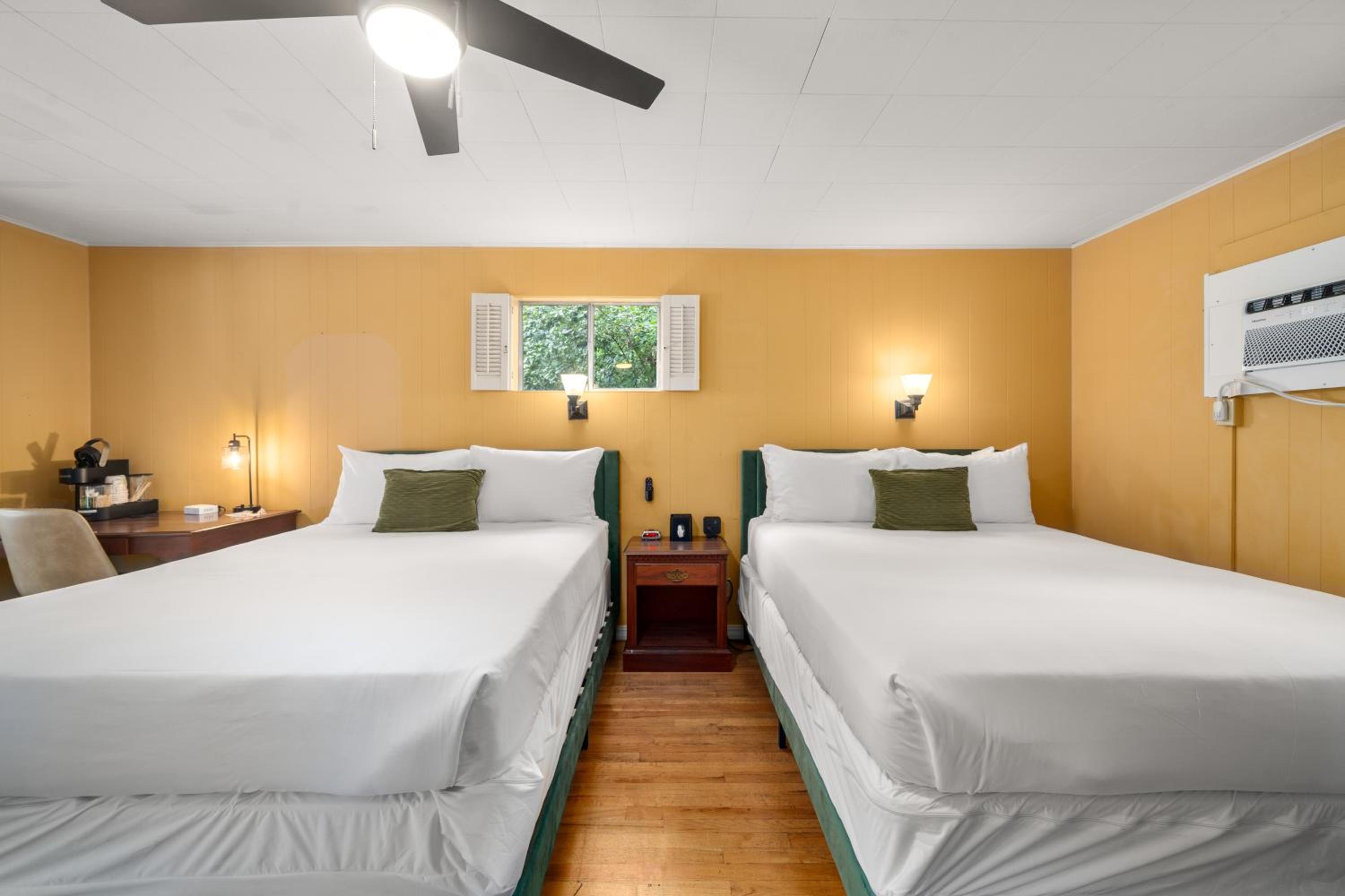 CedarWood Inn