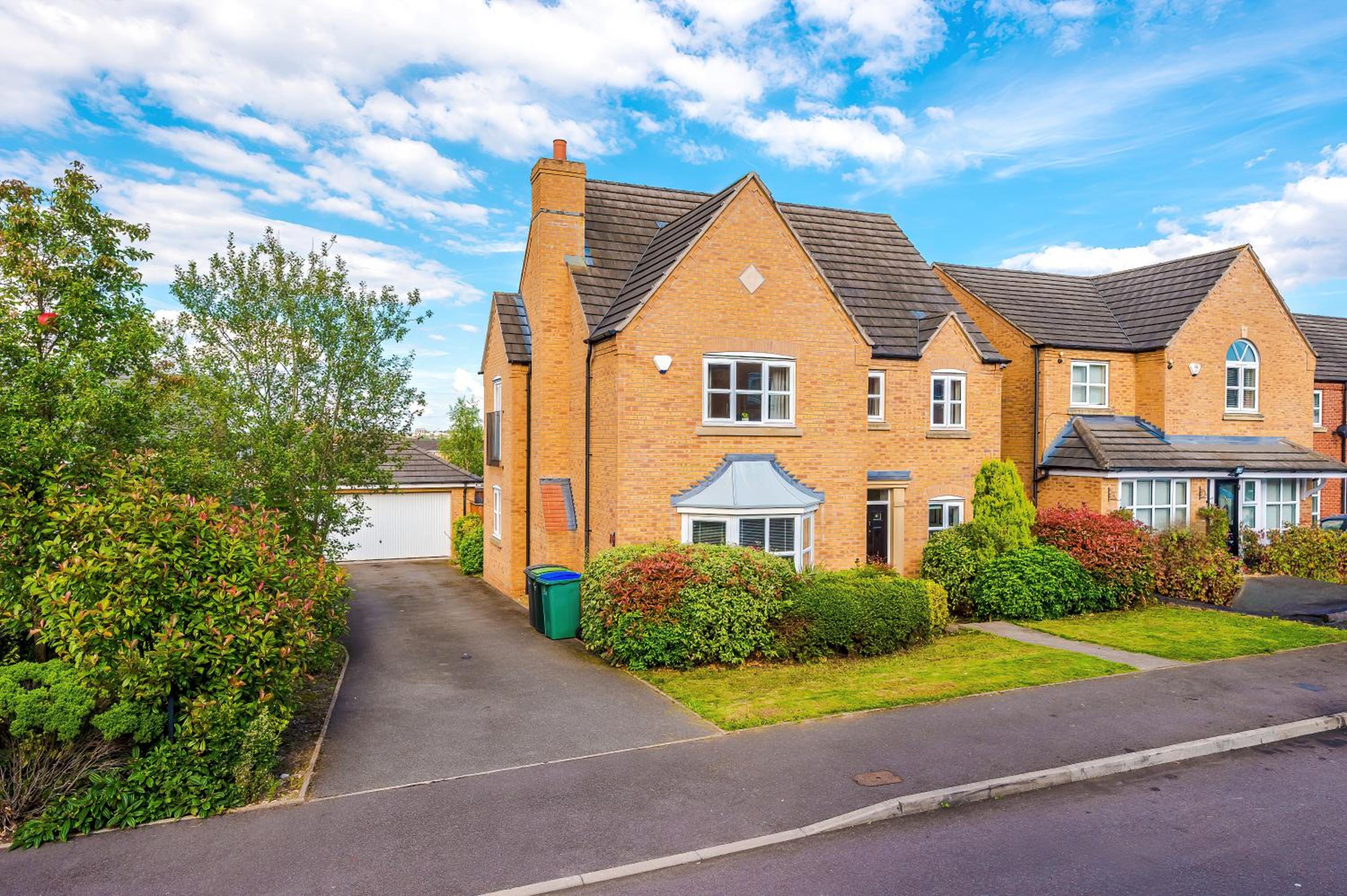5 Bedroom! 2.5 Bathroom ! Contractors and Groups ! Free Parking! Large Driveway! NEW BUILD HOUSE! view 4