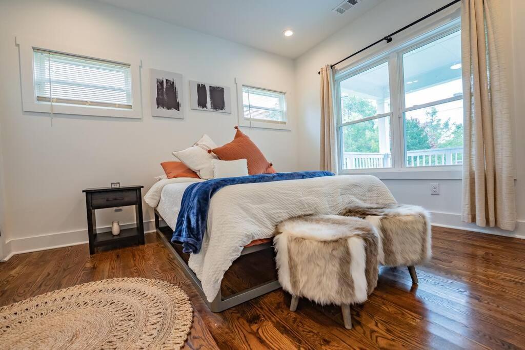 Modern Luxury Home Minutes from Airport & Downtown view 4