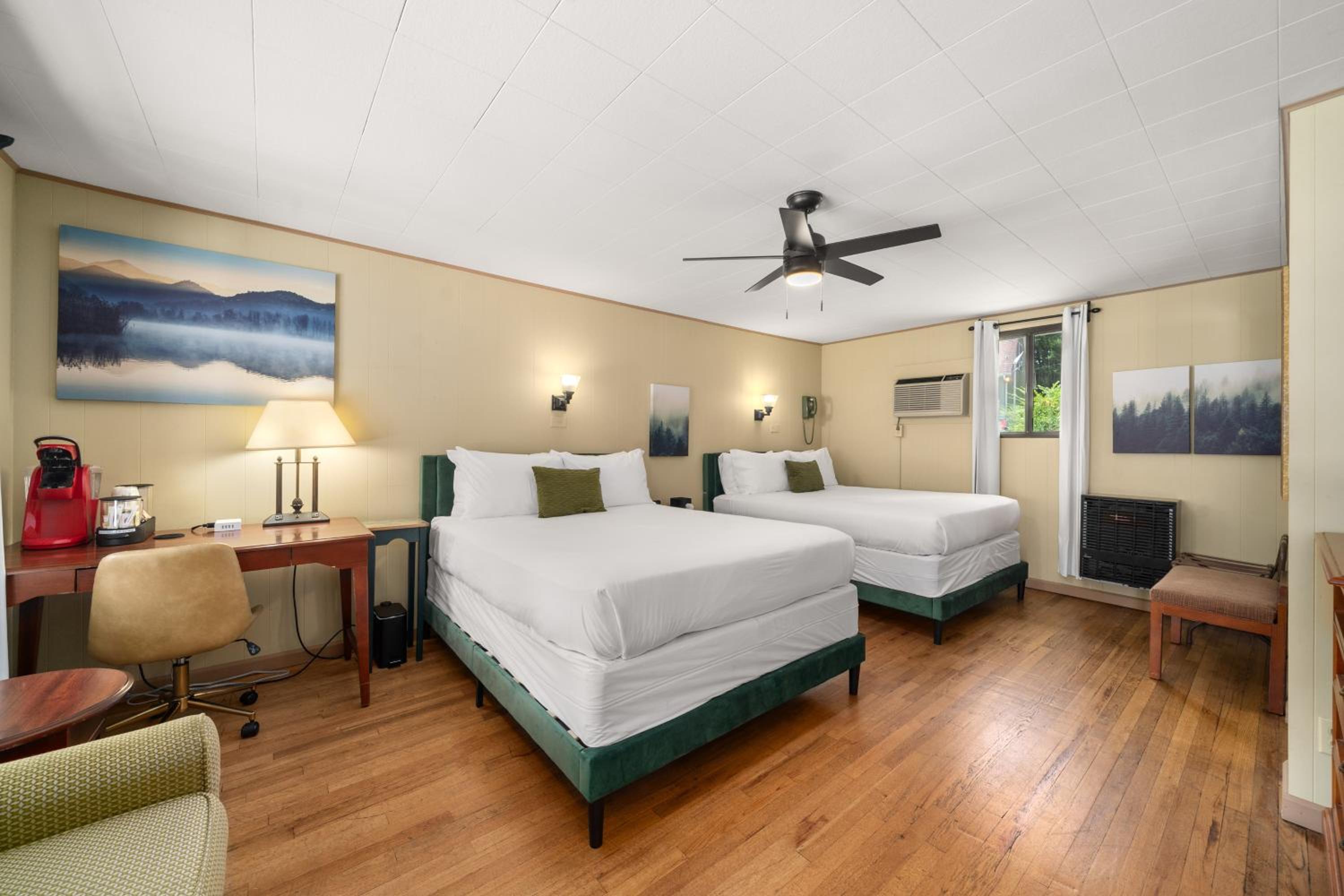 CedarWood Inn