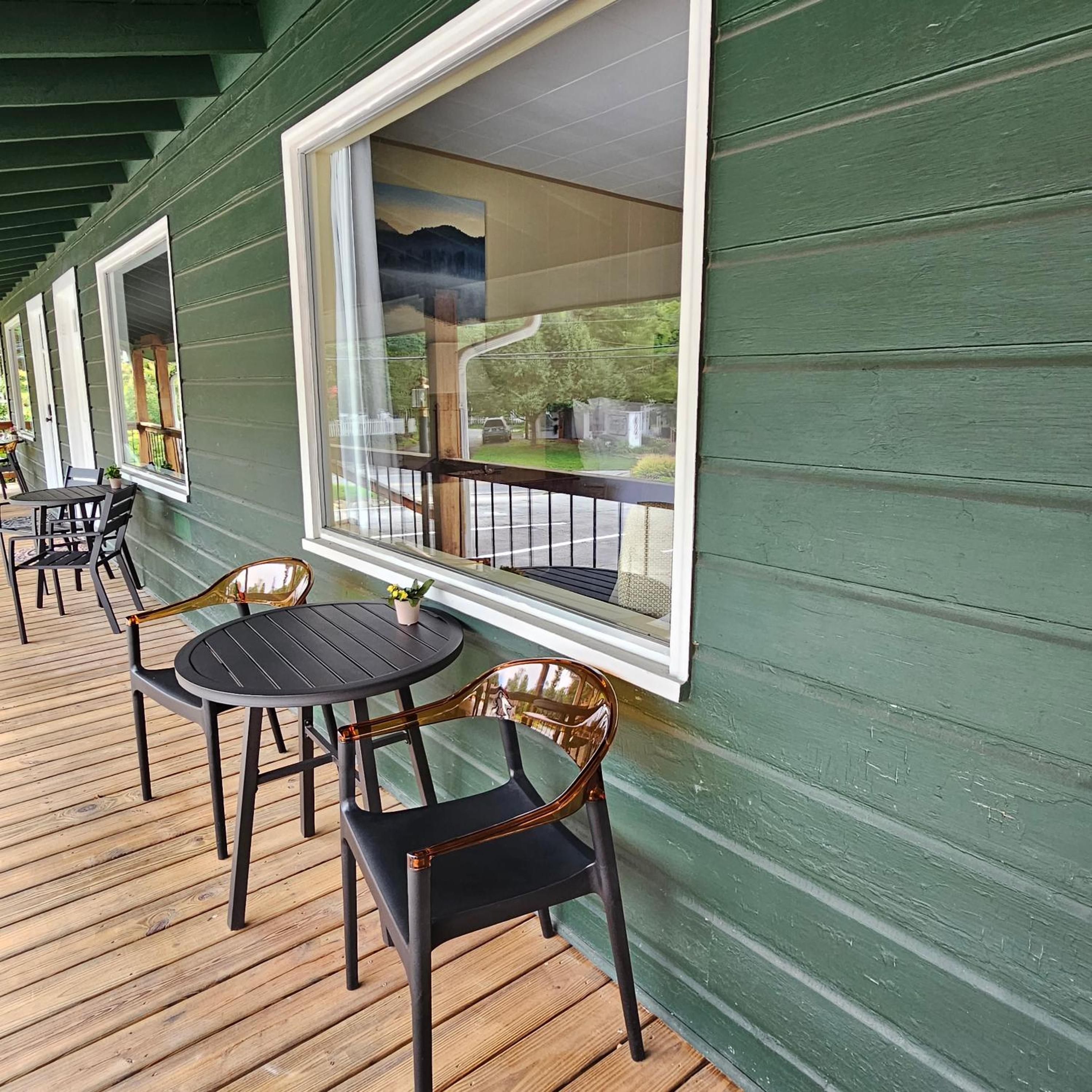 CedarWood Inn