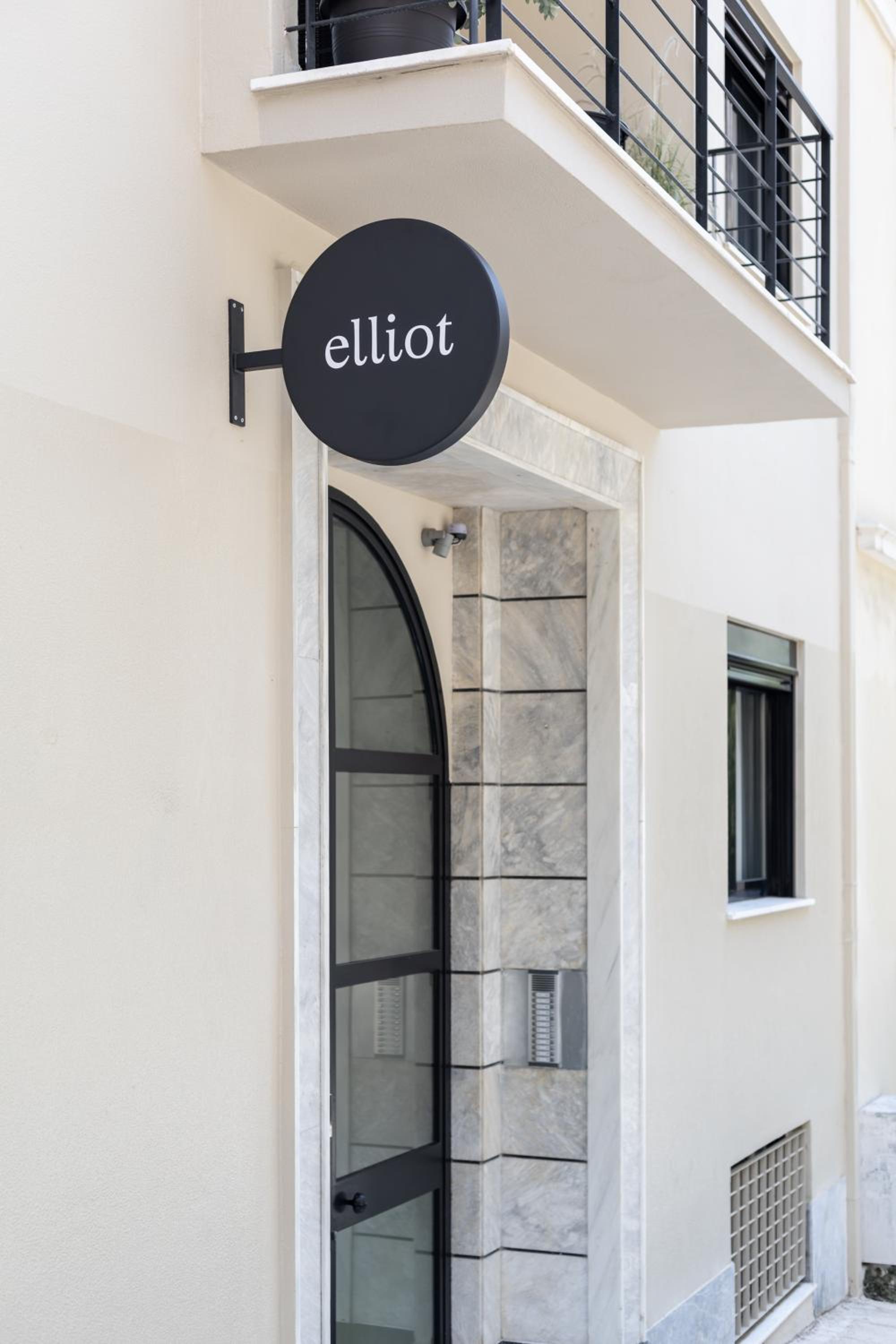 Elliot Neapoli, Athens