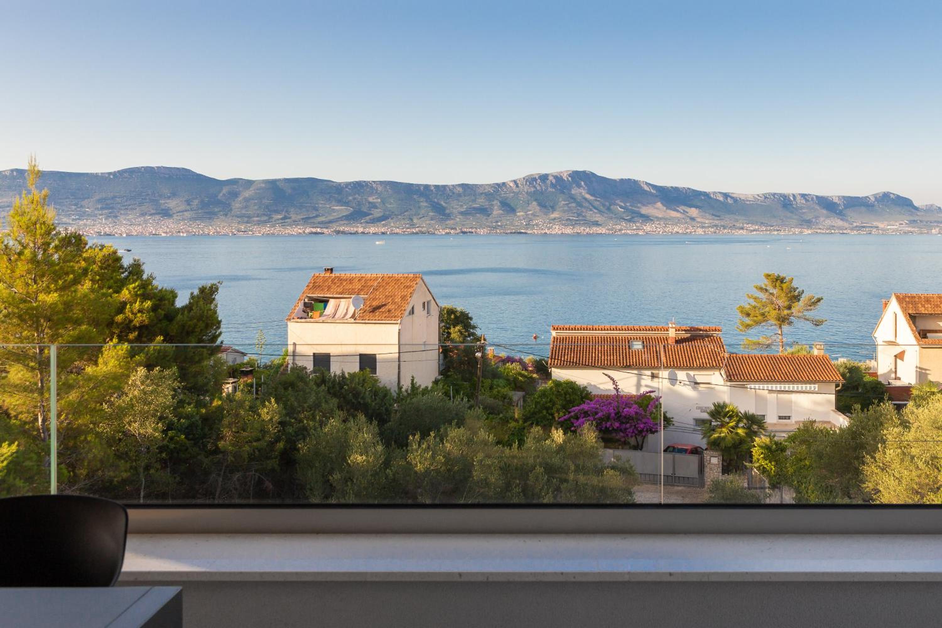 House & Home Slatine view 2