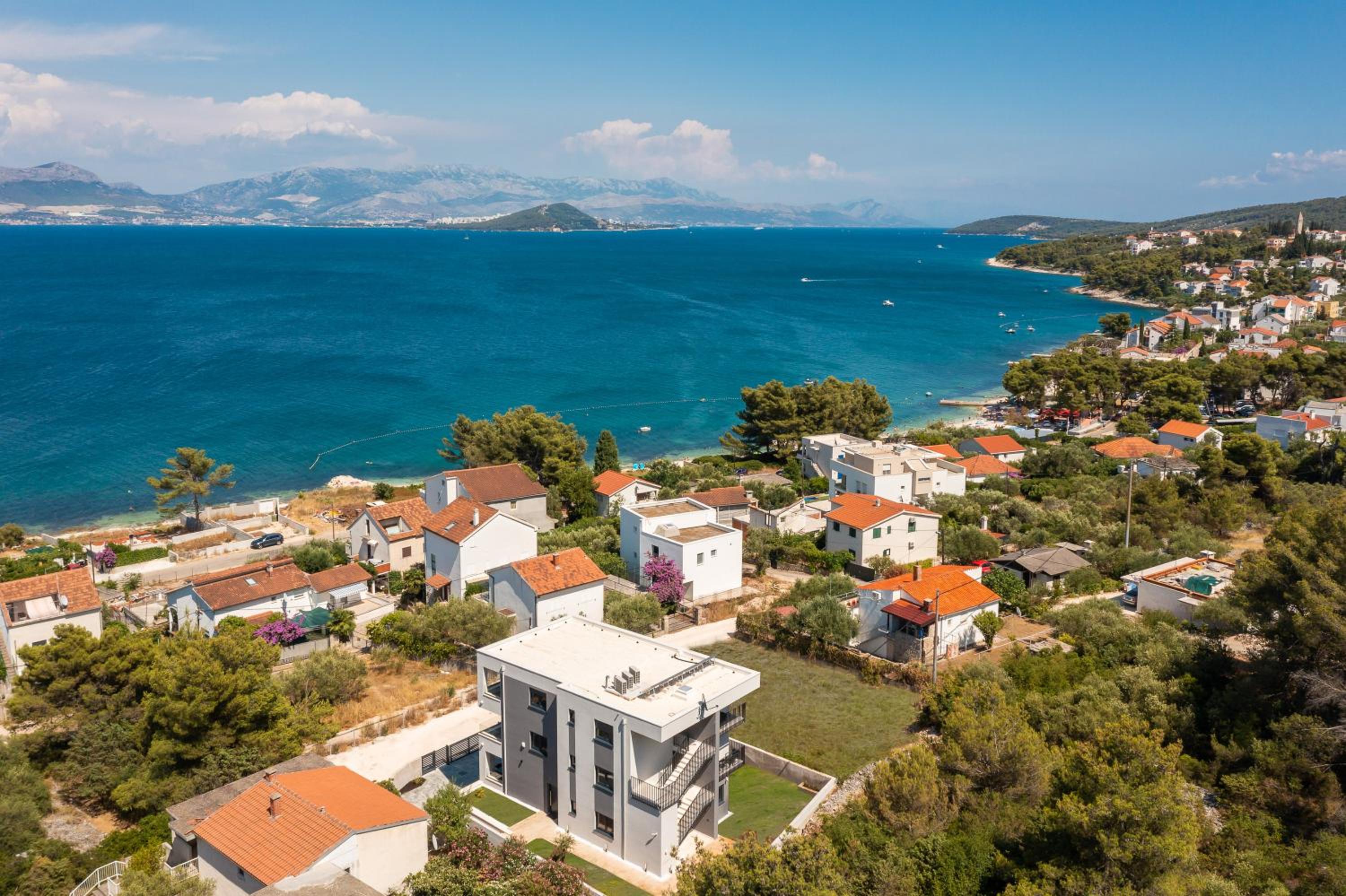 House & Home Slatine view 5