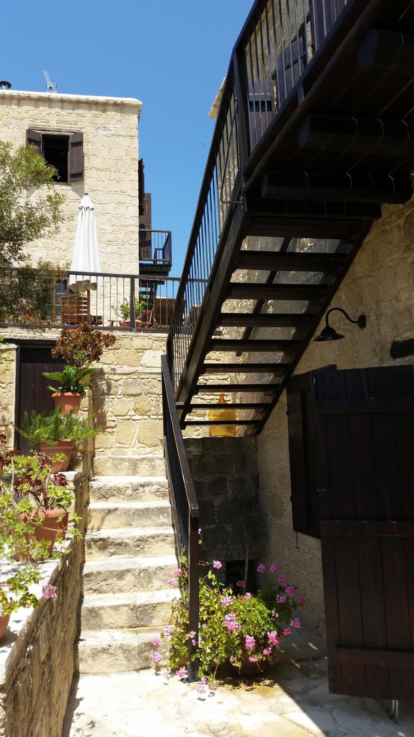 Leonidas Village Houses