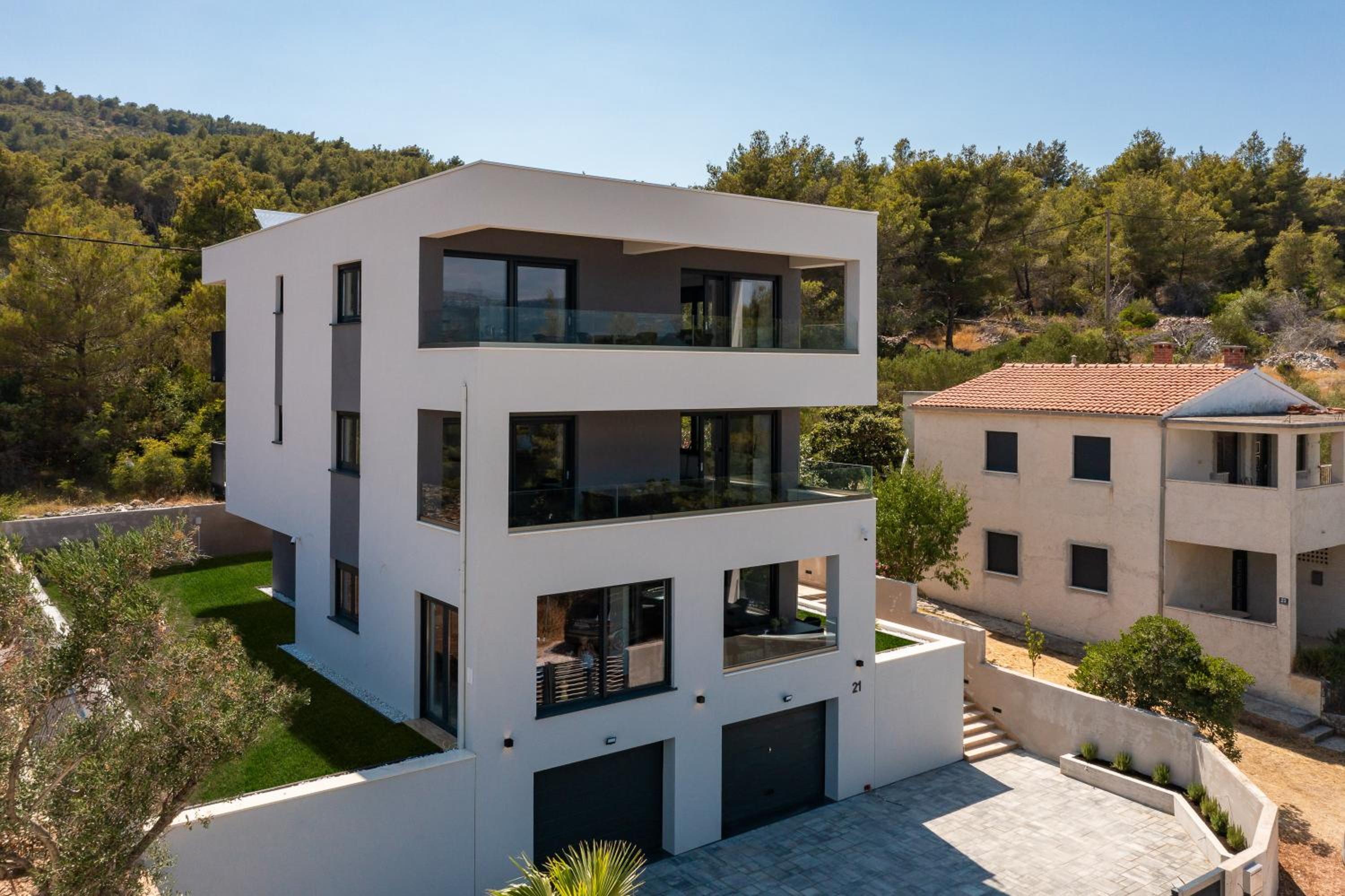 House & Home Slatine view 3