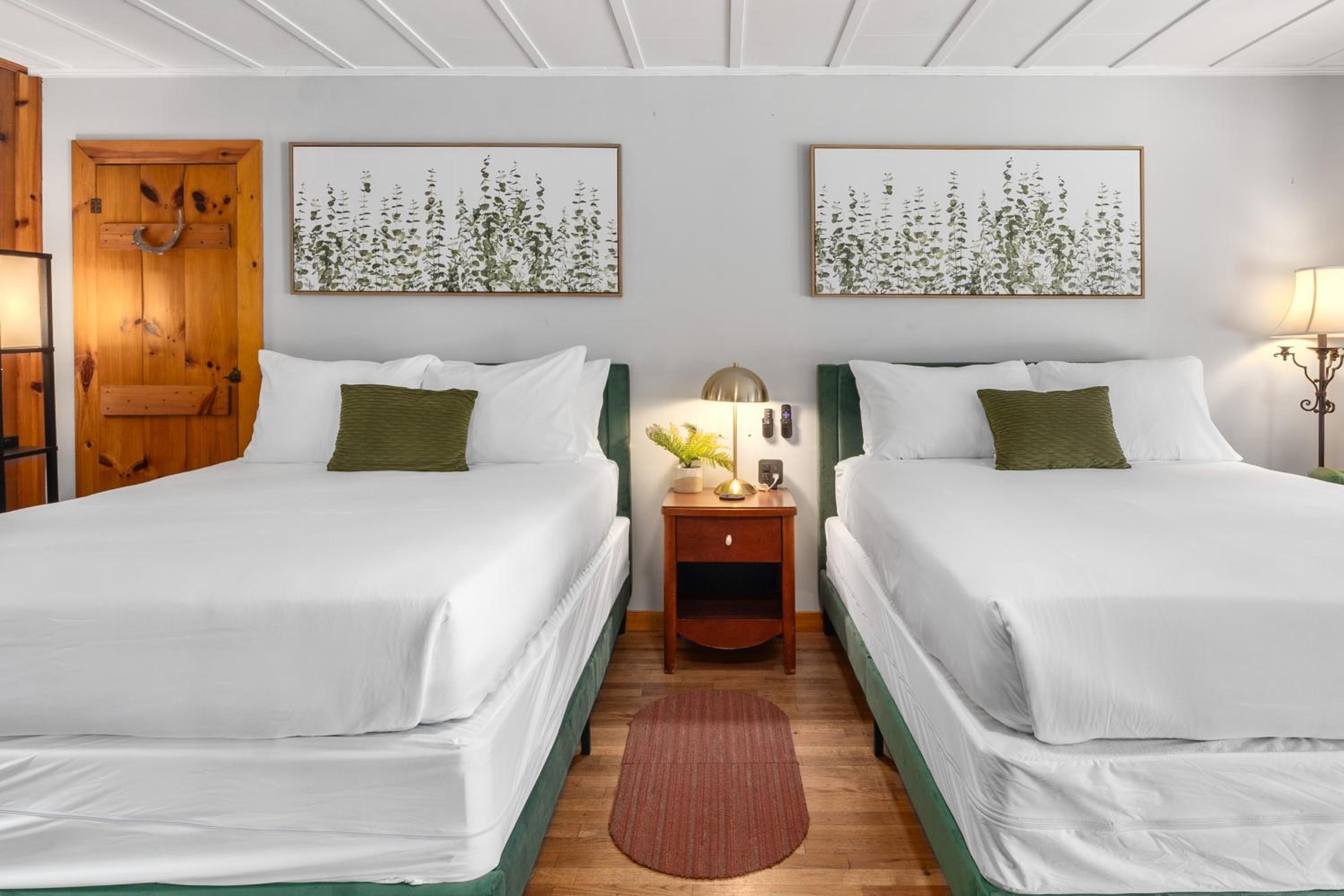 CedarWood Inn