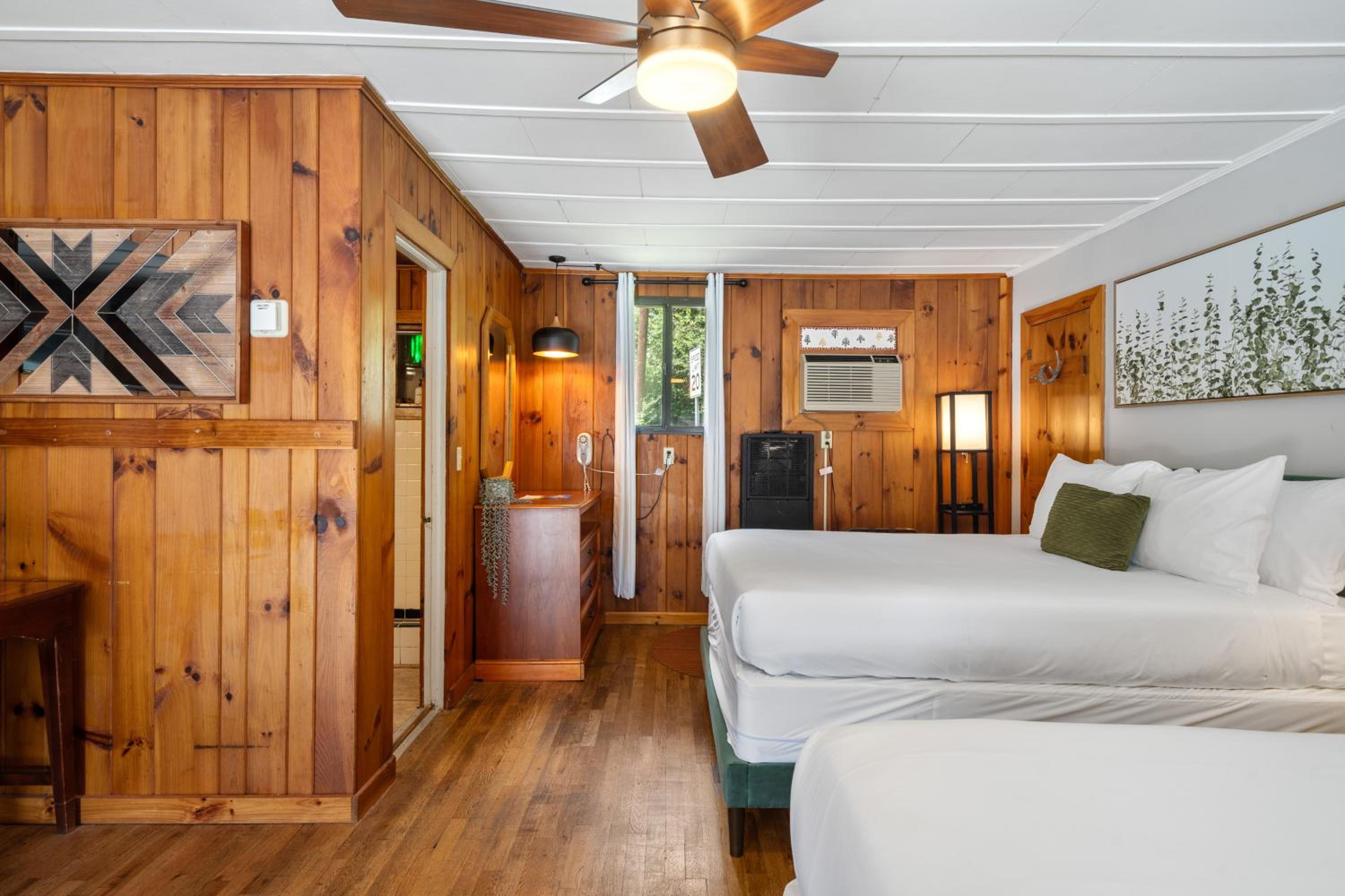 CedarWood Inn