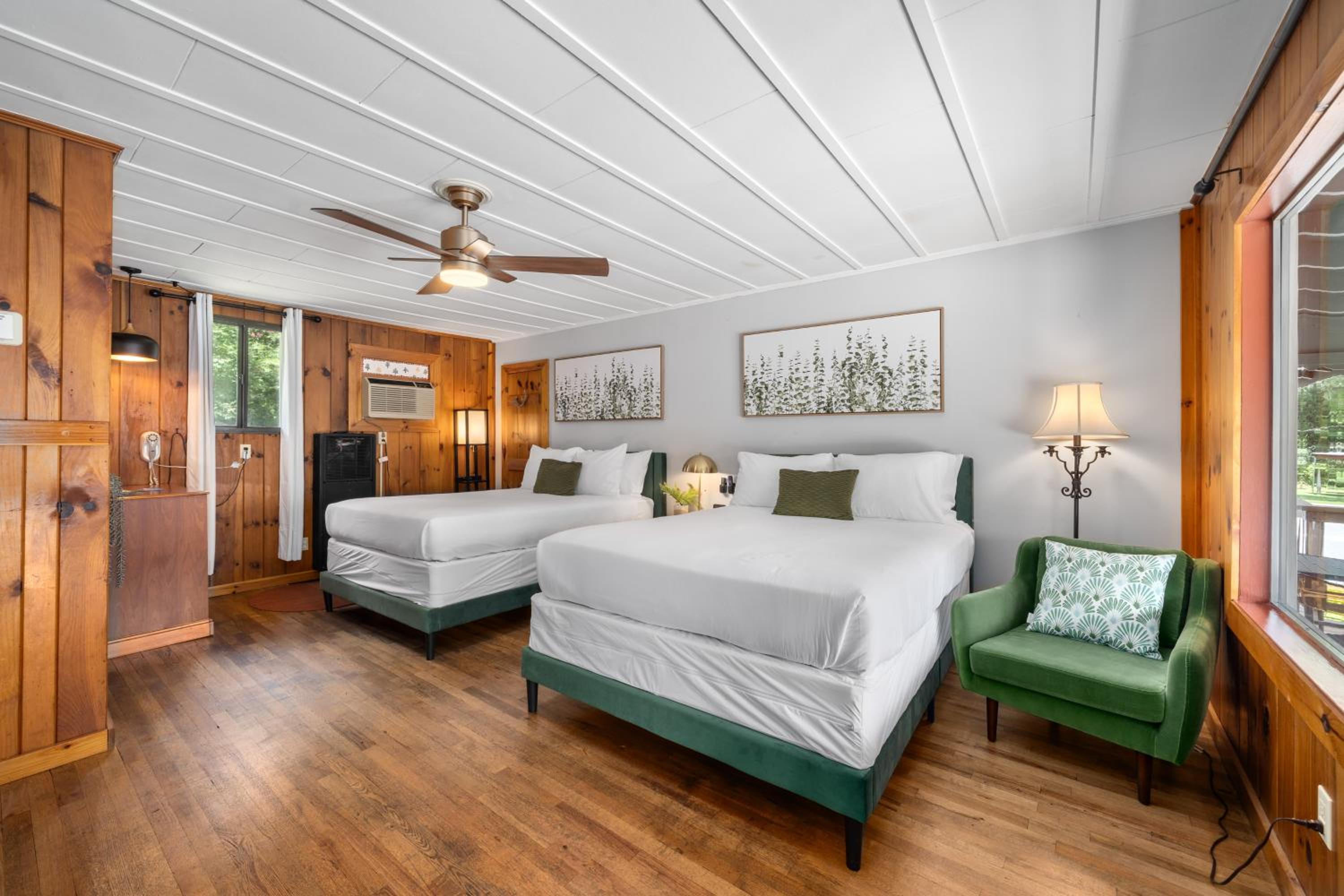 CedarWood Inn