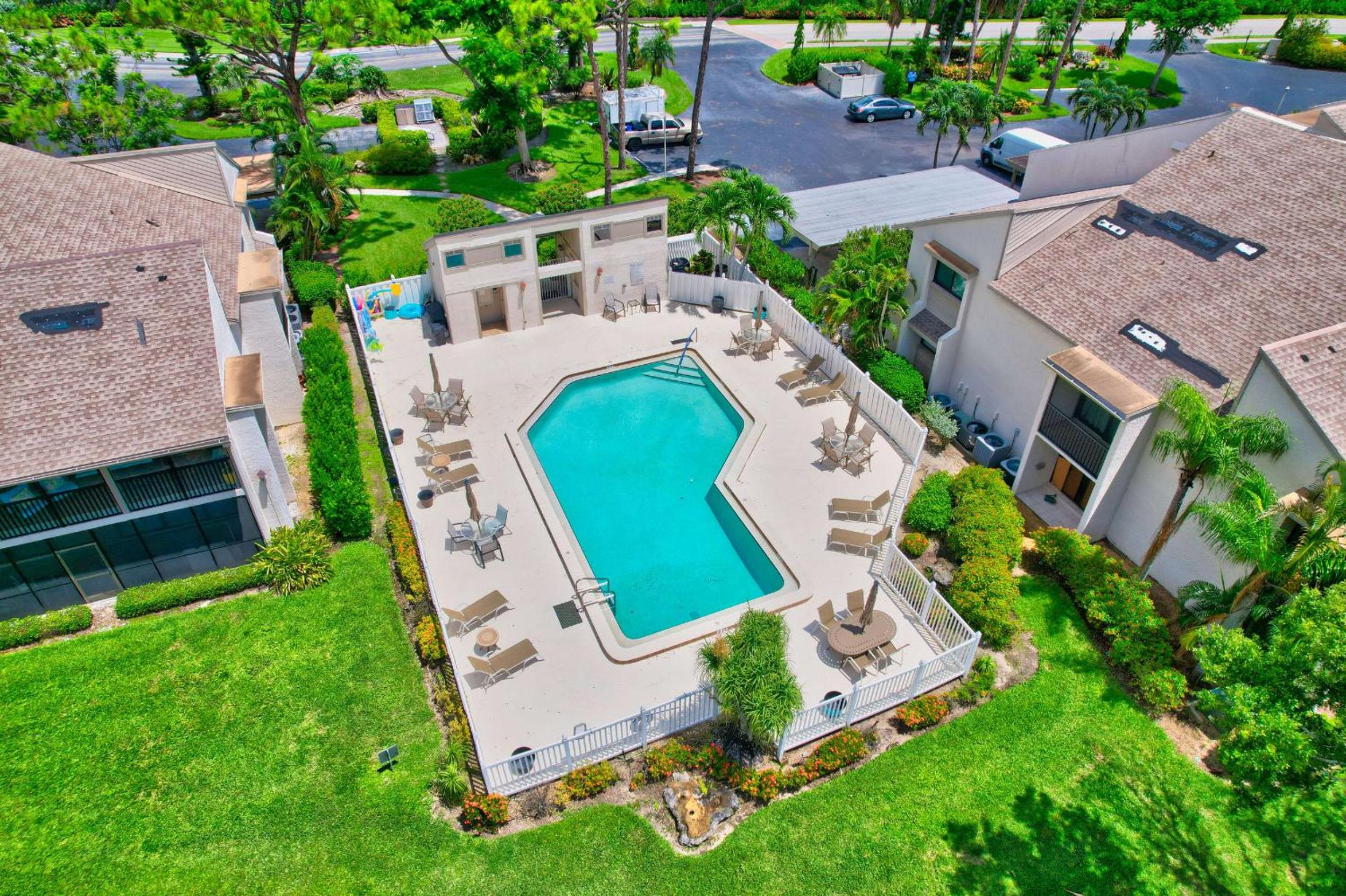 Seasonal Bliss in Fort Myers Florida Lake and Golf Views with Golf Membership Available view 2