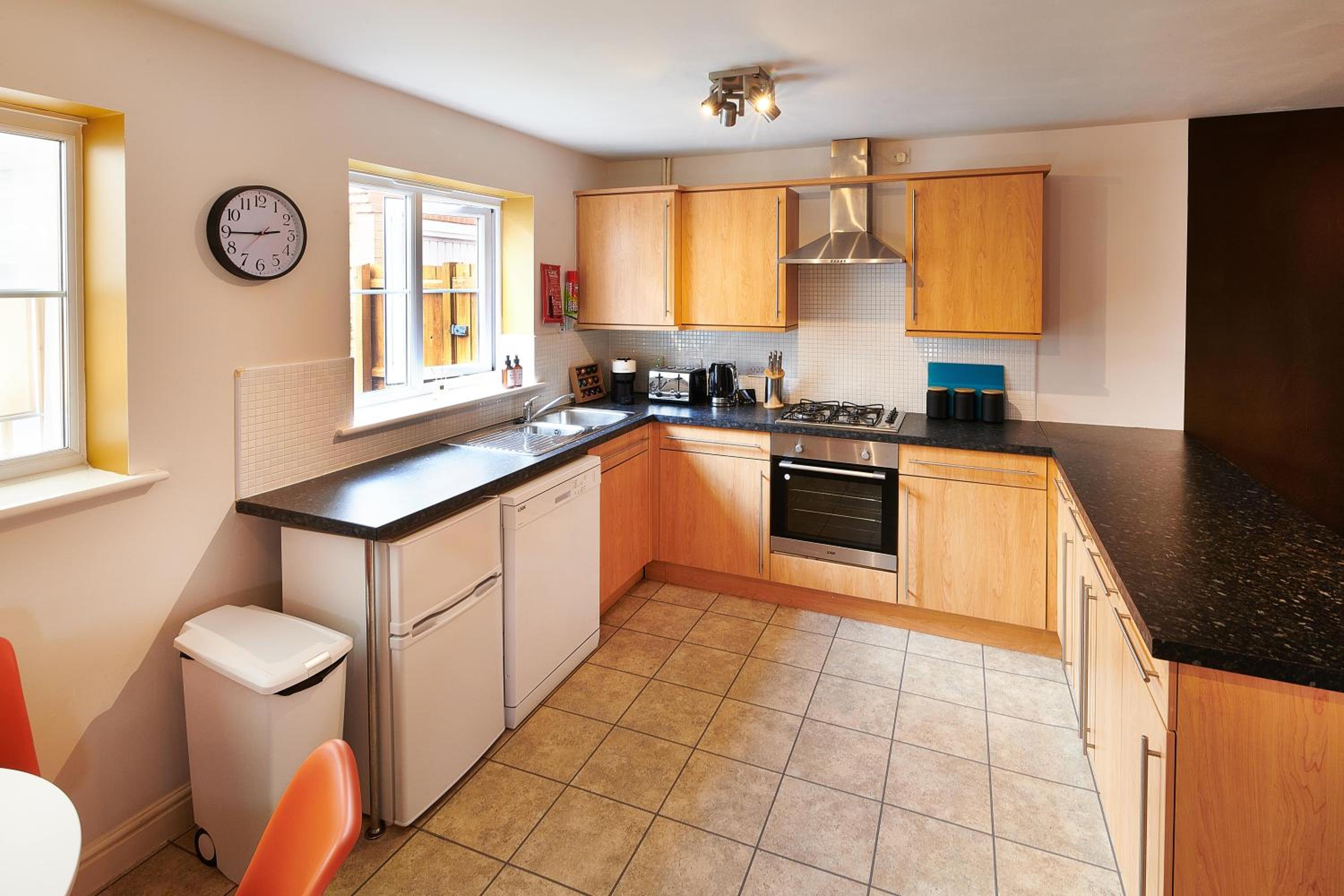 4 Spacious Bedrooms, En-Suites, Private Driveway, Tamworth Accommodation for Contractors and Families