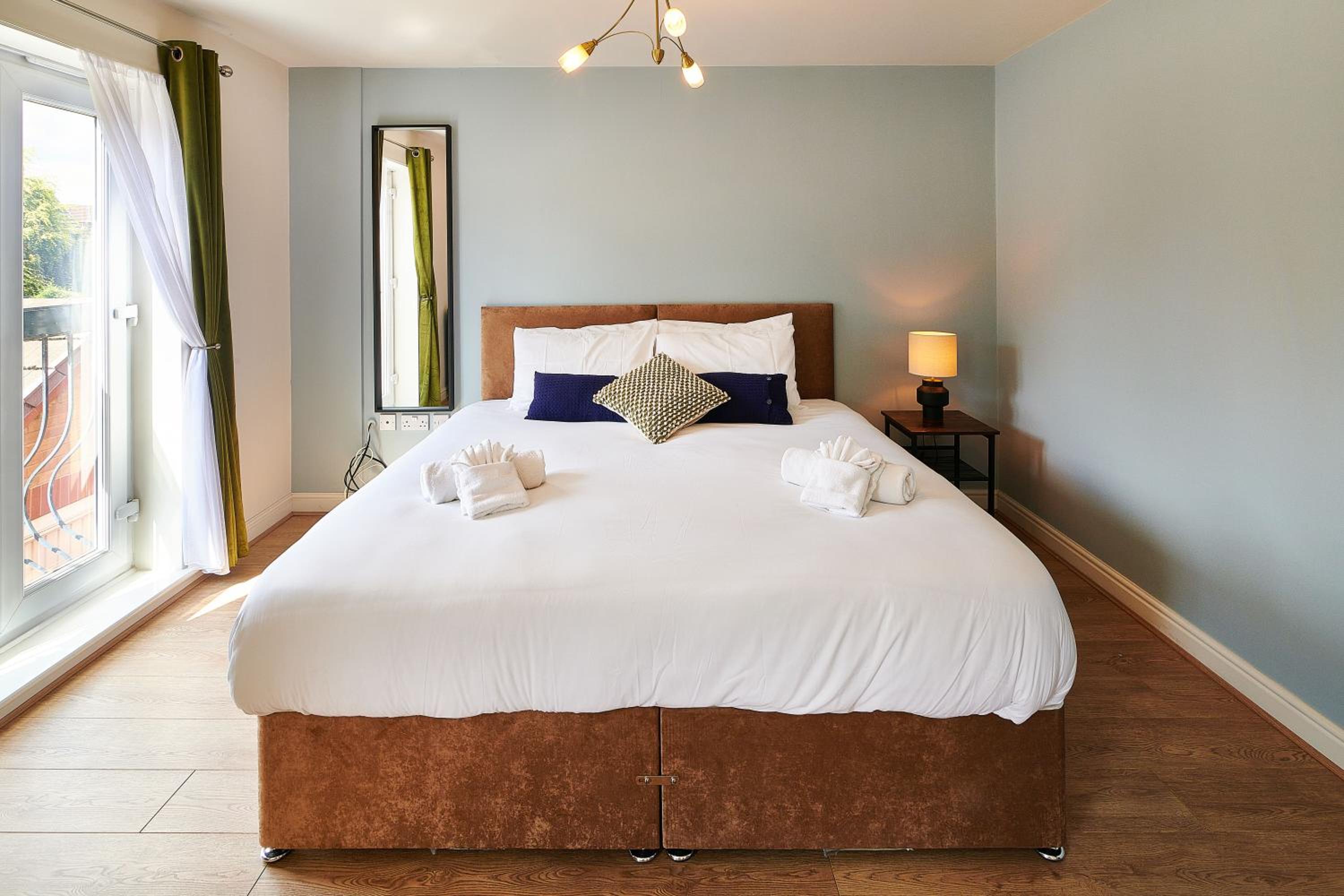 4 Spacious Bedrooms, En-Suites, Private Driveway, Tamworth Accommodation for Contractors and Families