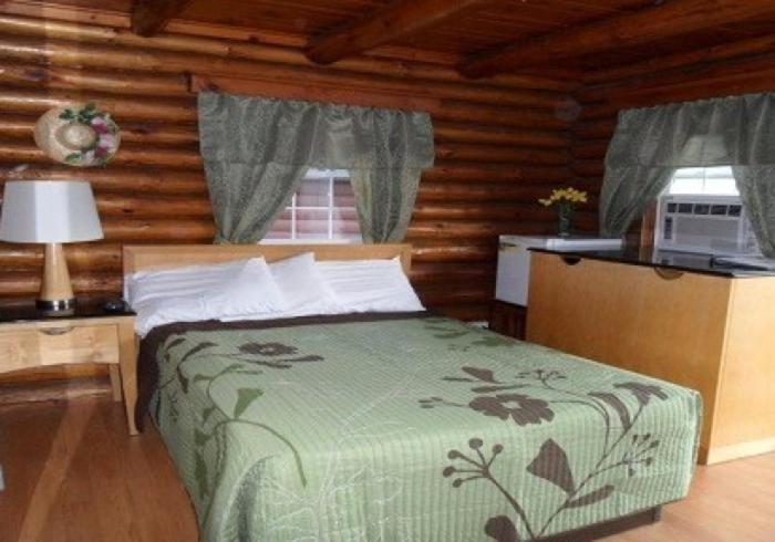 Seven Dwarfs Motel & Cabins