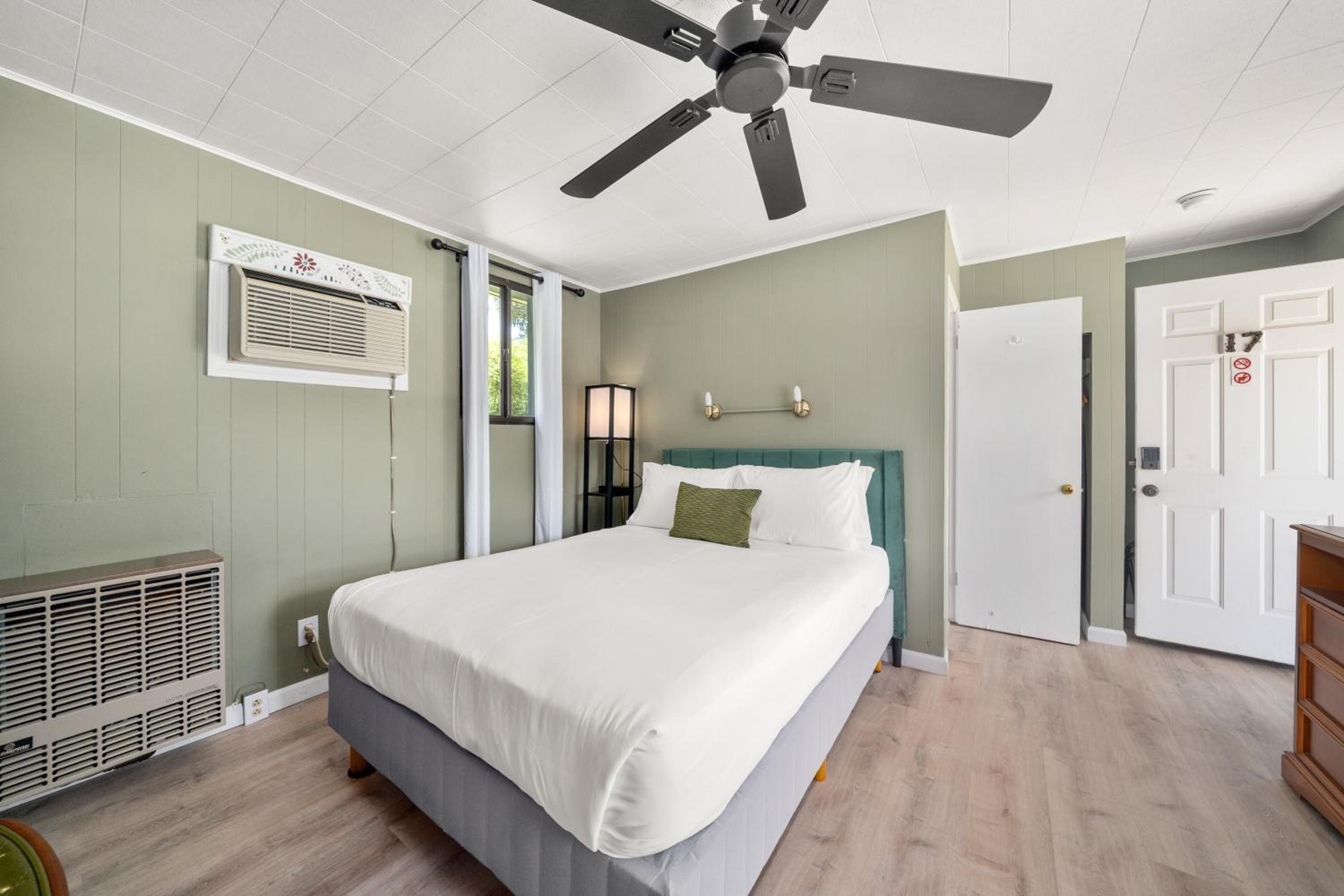 CedarWood Inn