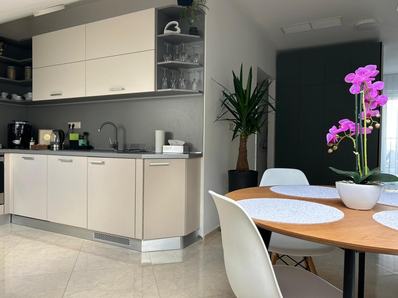 LEO Apartment FREE PARKING - President Palace