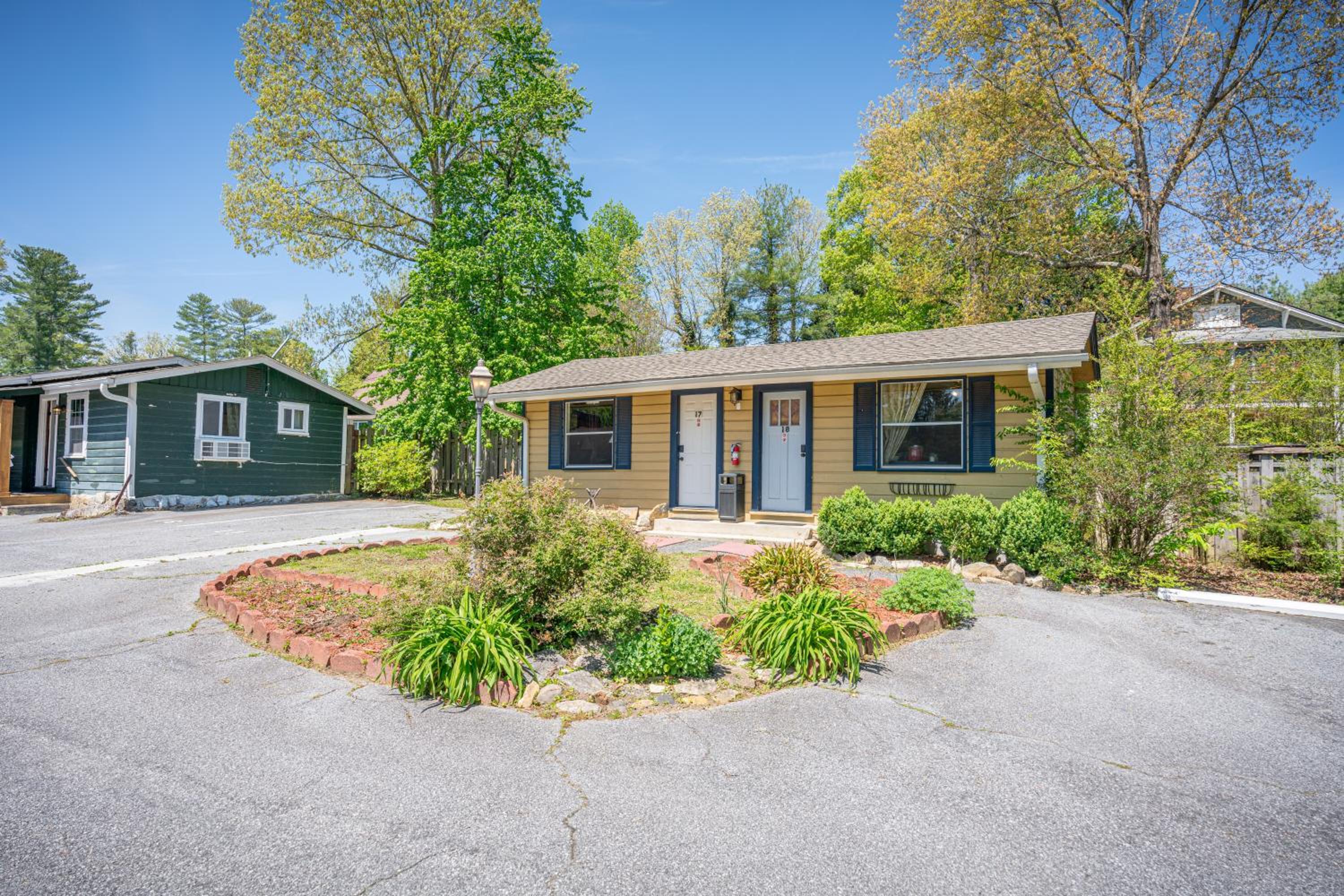 CedarWood Inn
