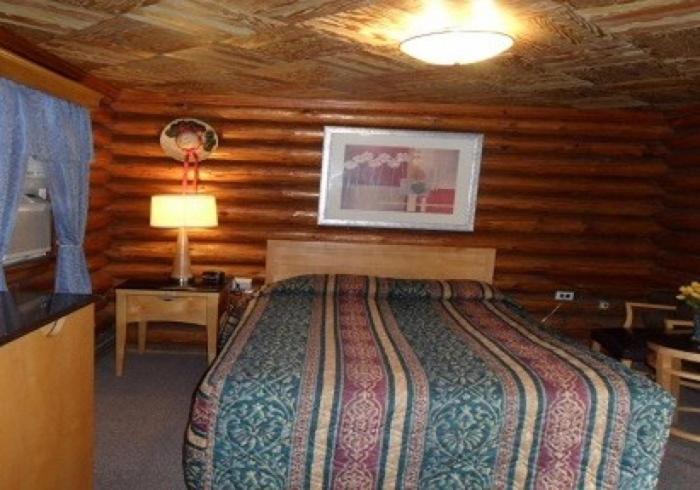 Seven Dwarfs Motel & Cabins