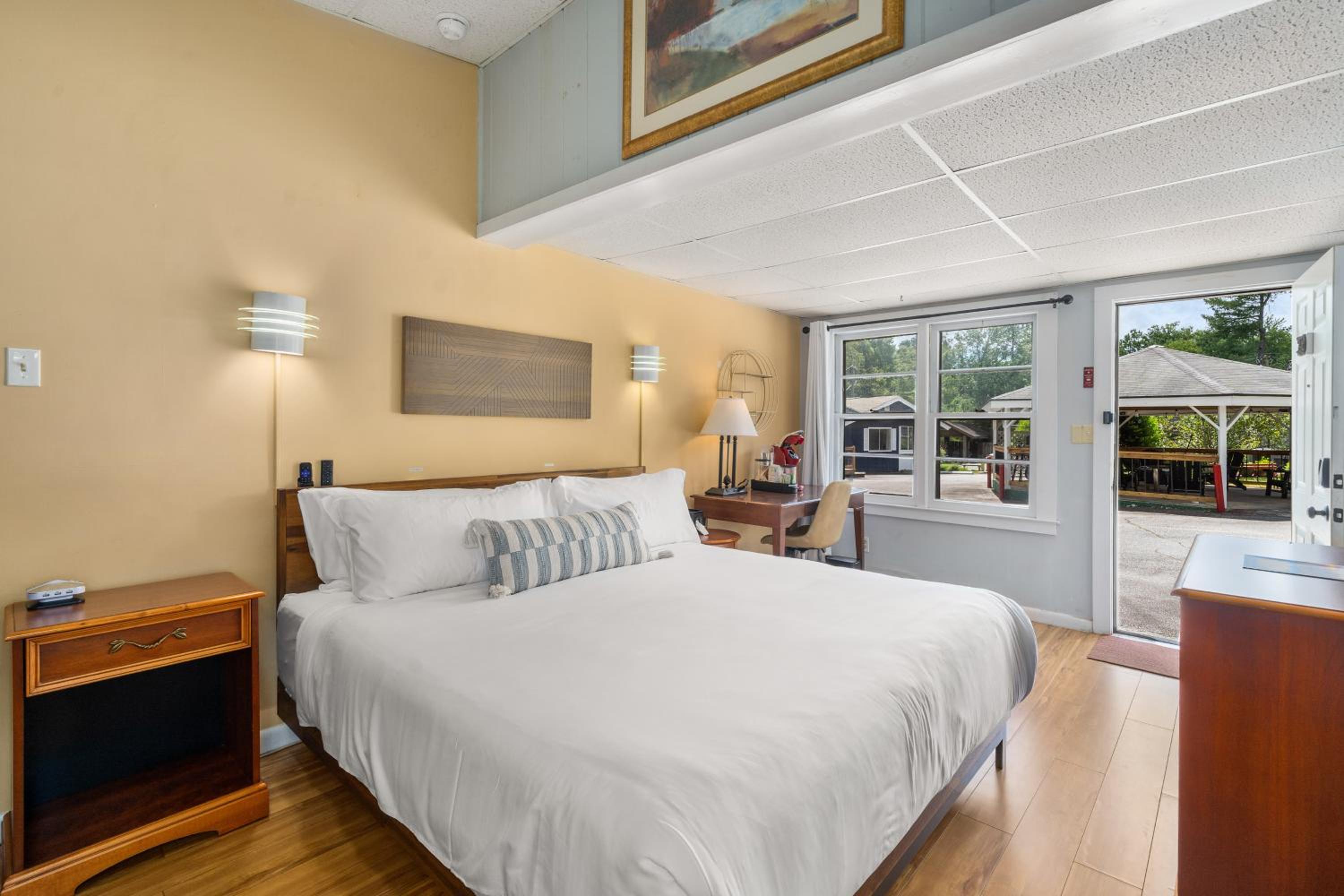 CedarWood Inn