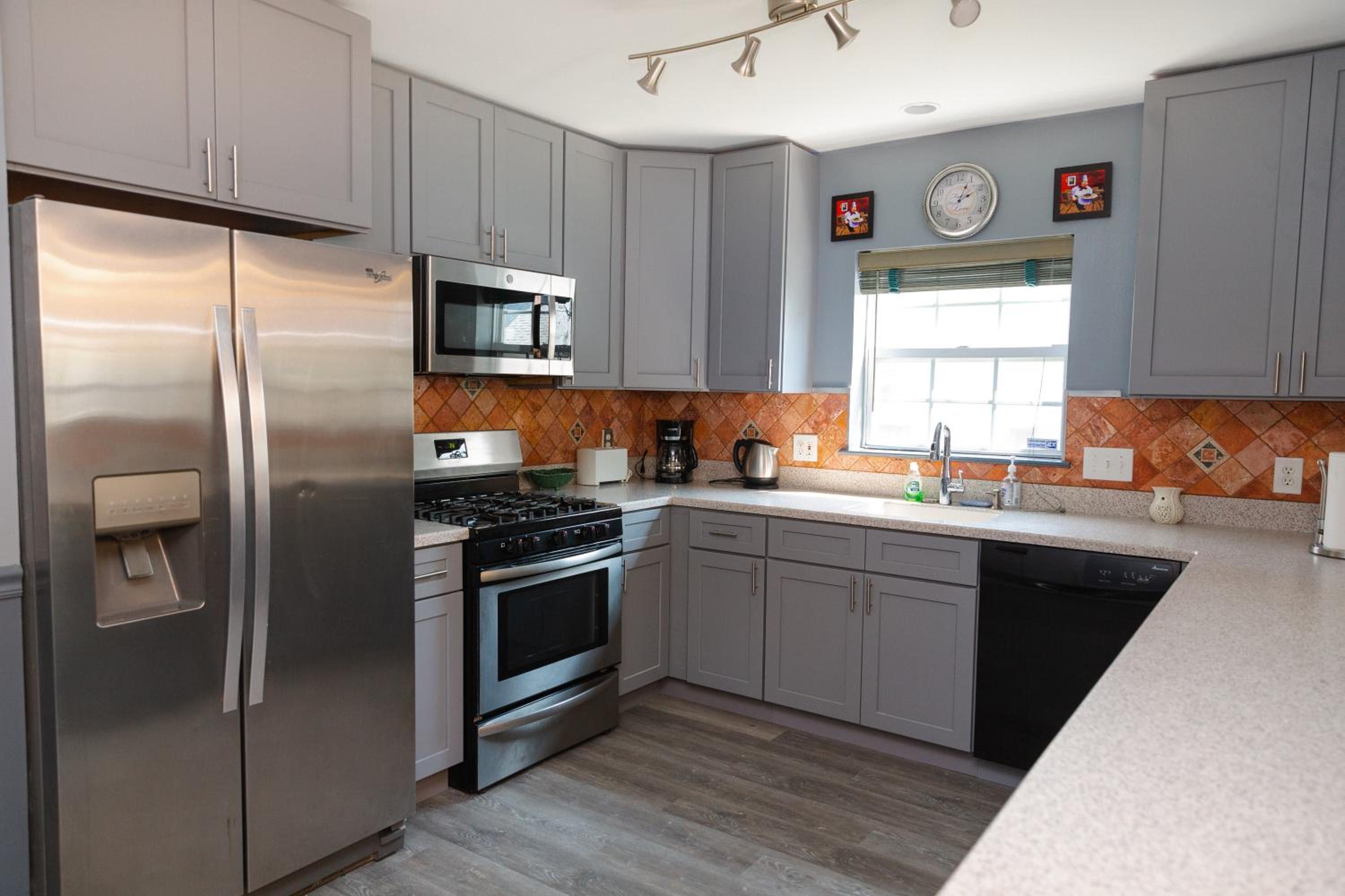AMAZING!!!! Luxury 5BR, Steps to beach and Fun! Fully Renovated Beach house! view 2