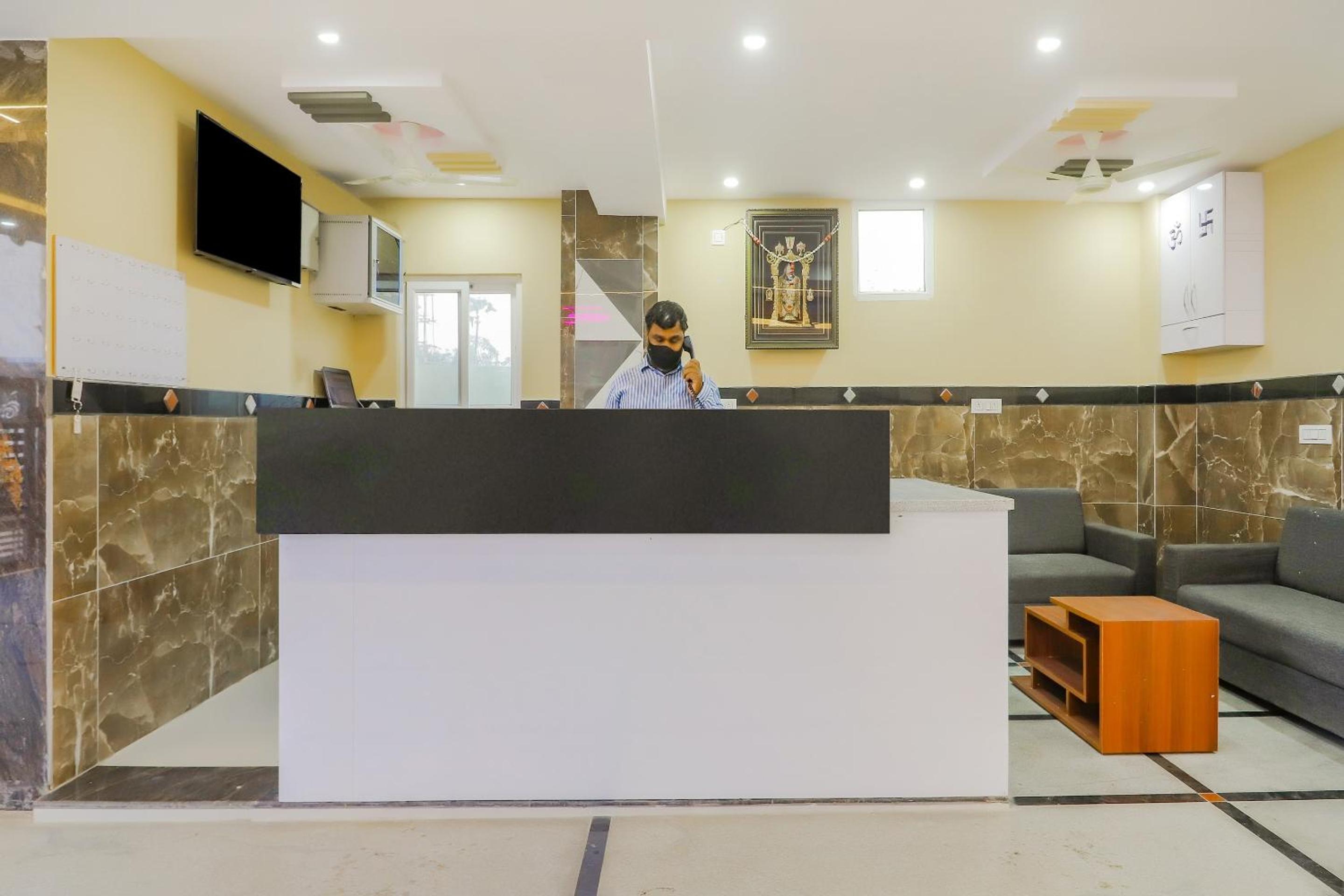 Hotel O Home Sri Balaji Luxary Rooms Near Inorbit Mall Cyberabad
