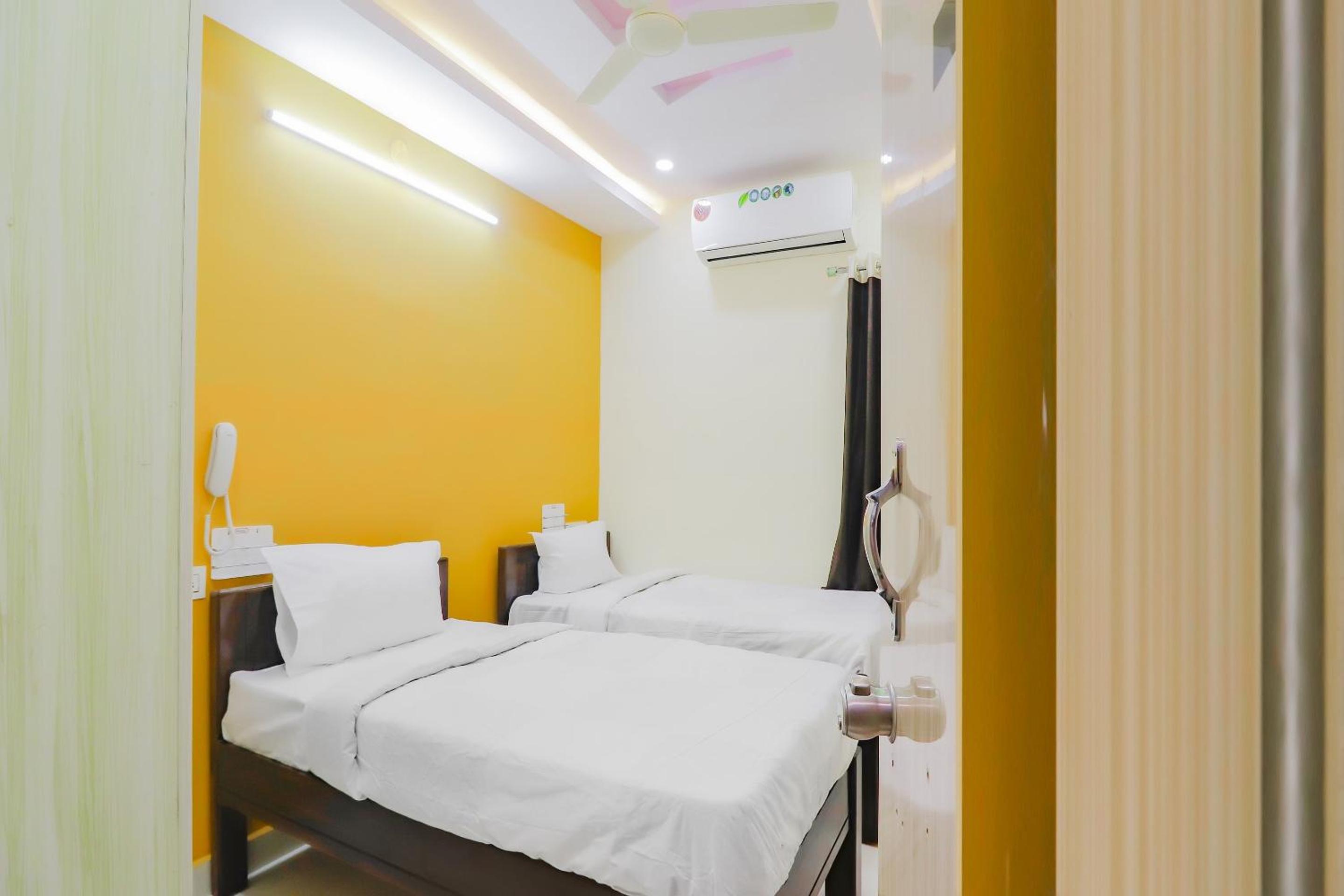 Hotel O Home Sri Balaji Luxary Rooms Near Inorbit Mall Cyberabad