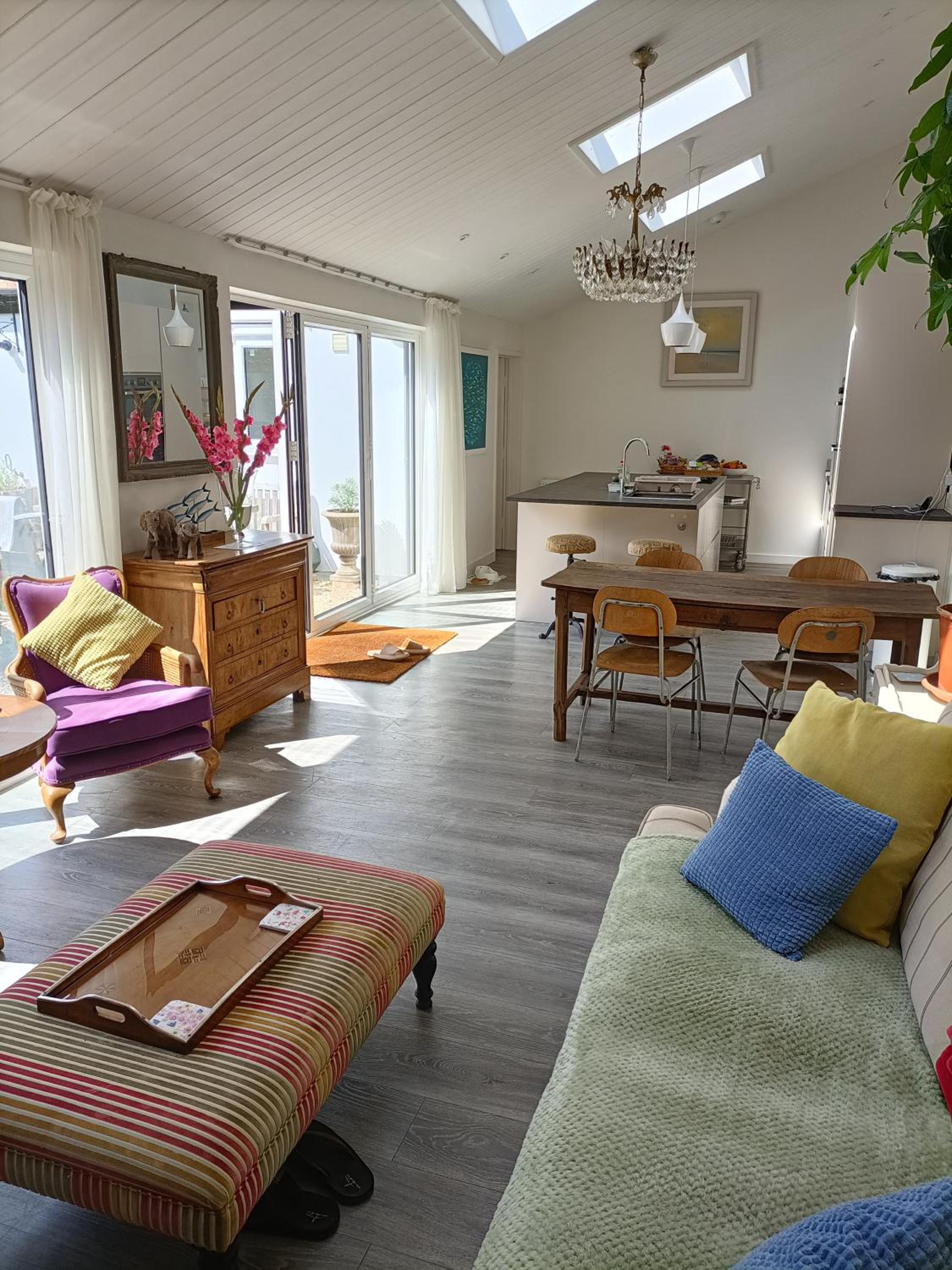 Cybil's Retreat - Renovated 2 bedroom house with enclosed garden view 5