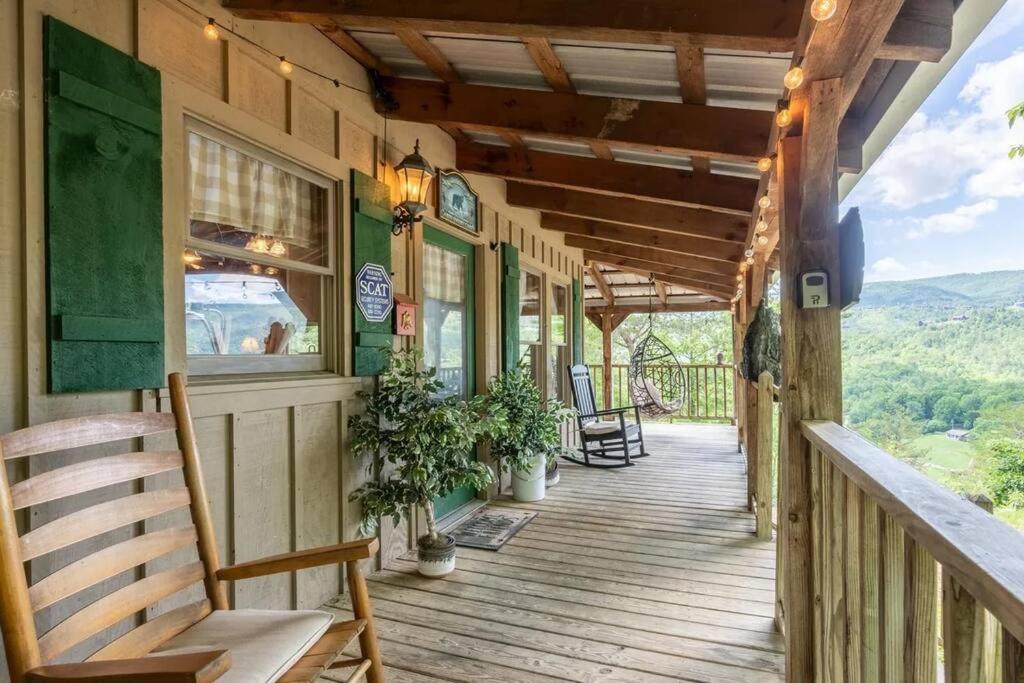 Mountain VIEWS! Private, Hot Tub, & Game Room. view 2