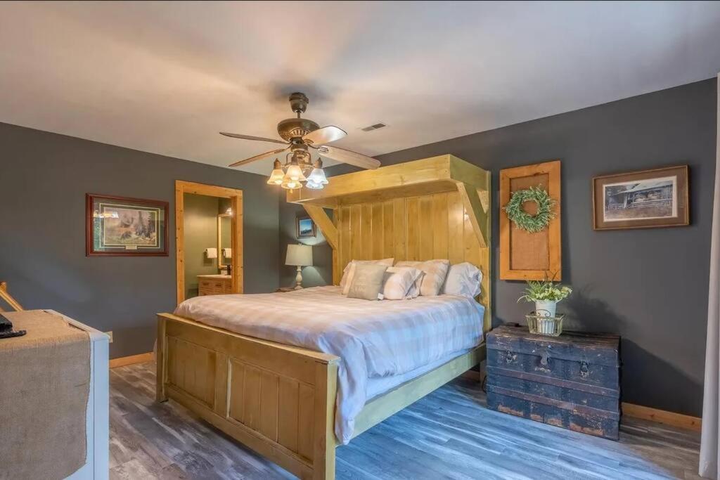 Mountain VIEWS! Private, Hot Tub, & Game Room. view 4