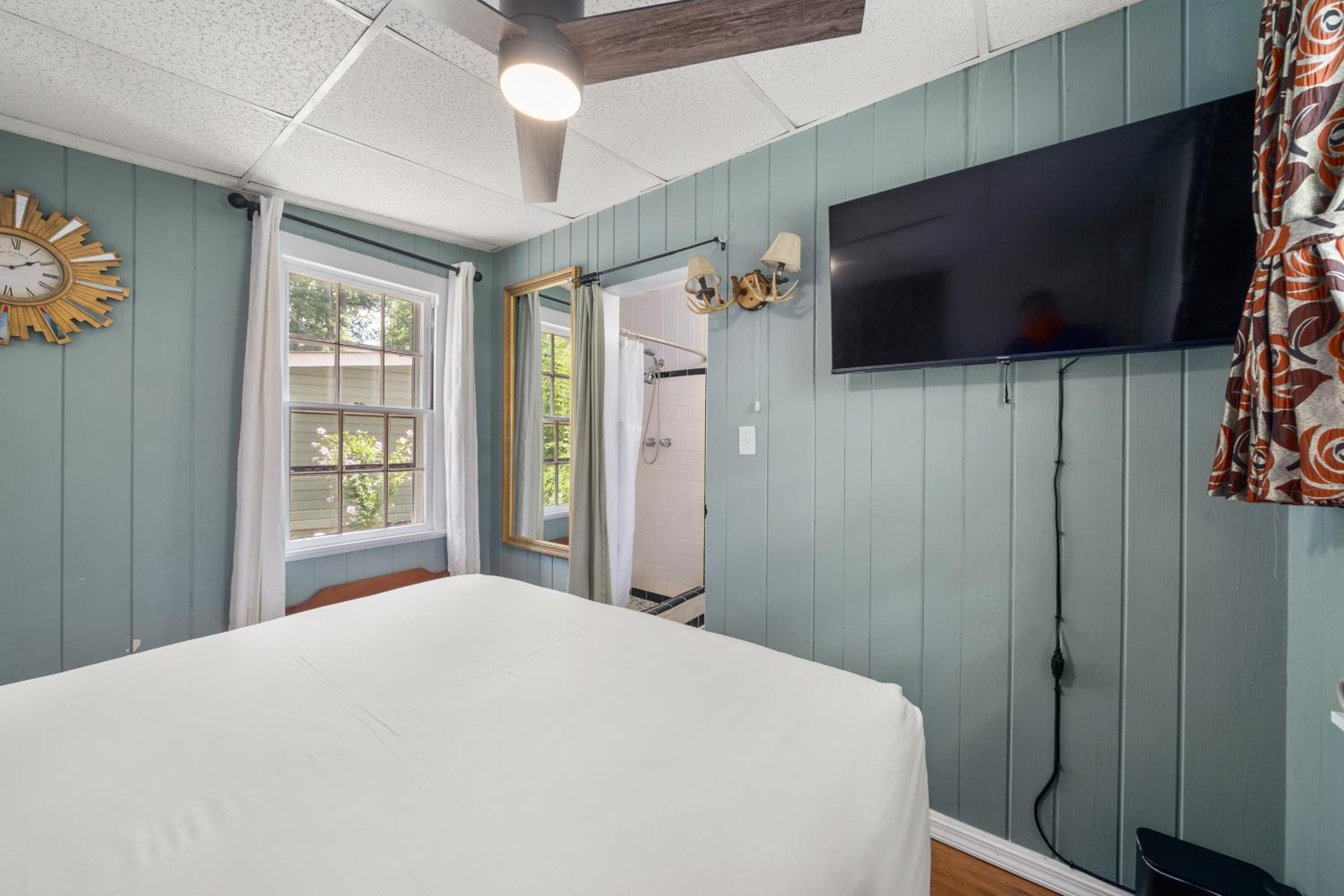 CedarWood Inn