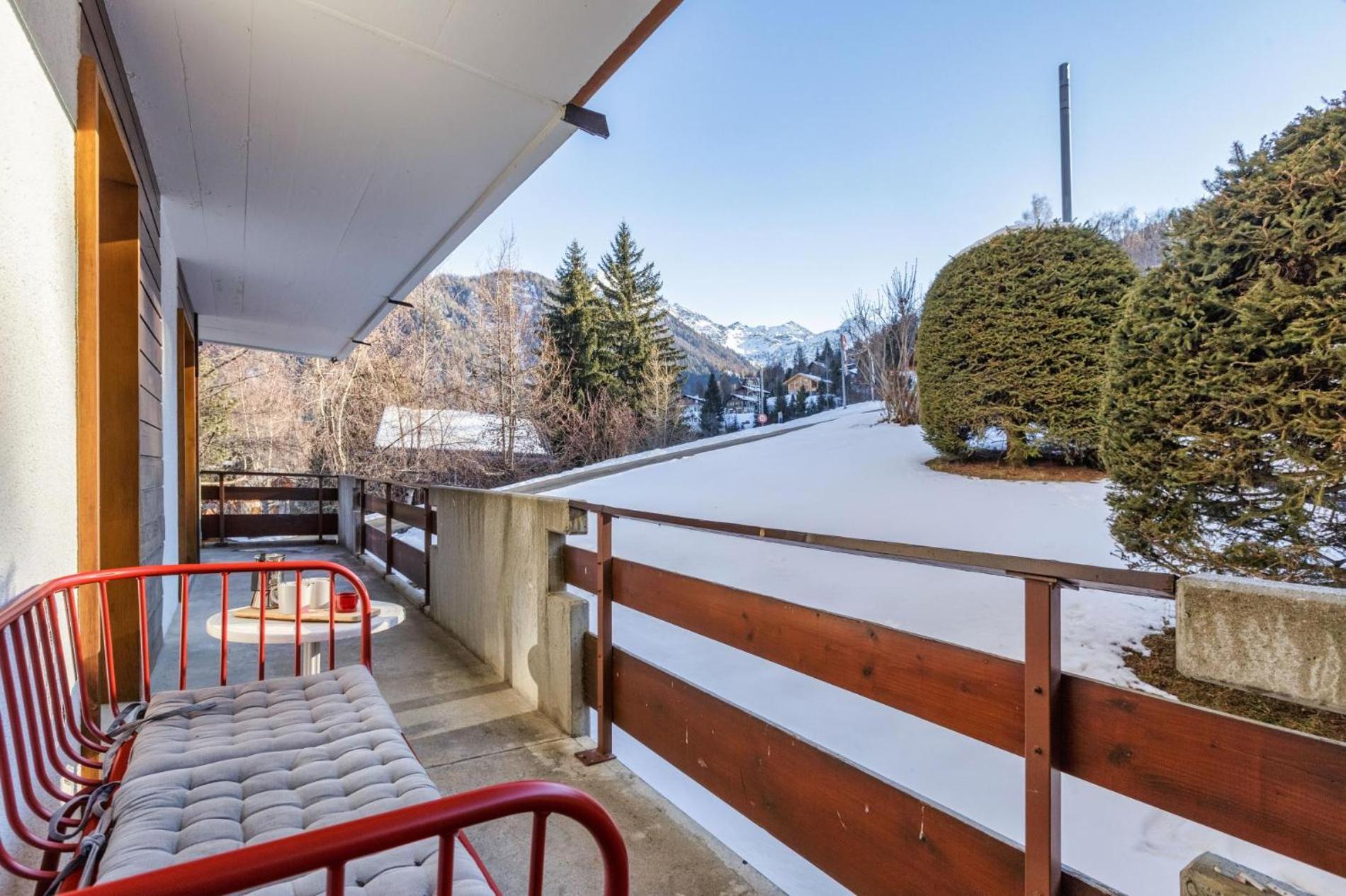 Nev 404 Centrally located 6 pax apartment and garage