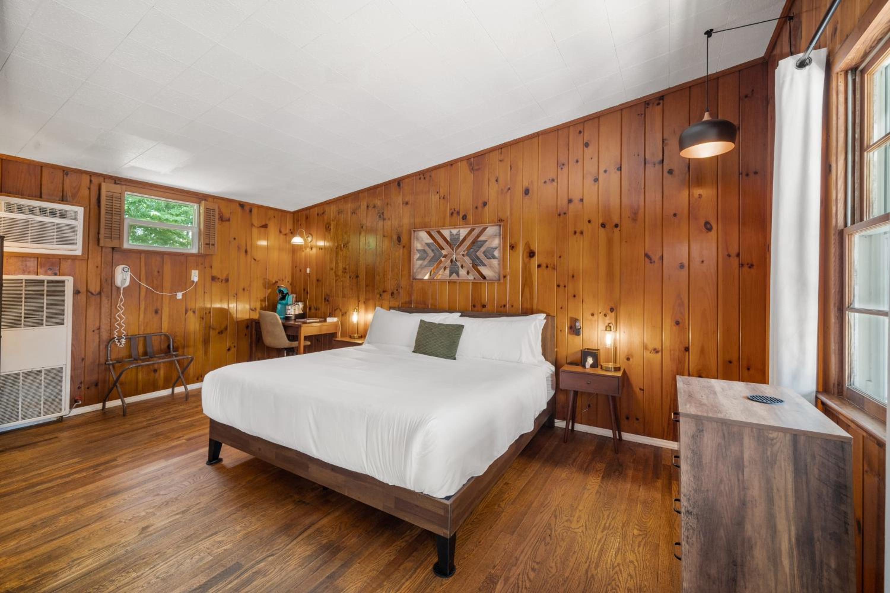 CedarWood Inn