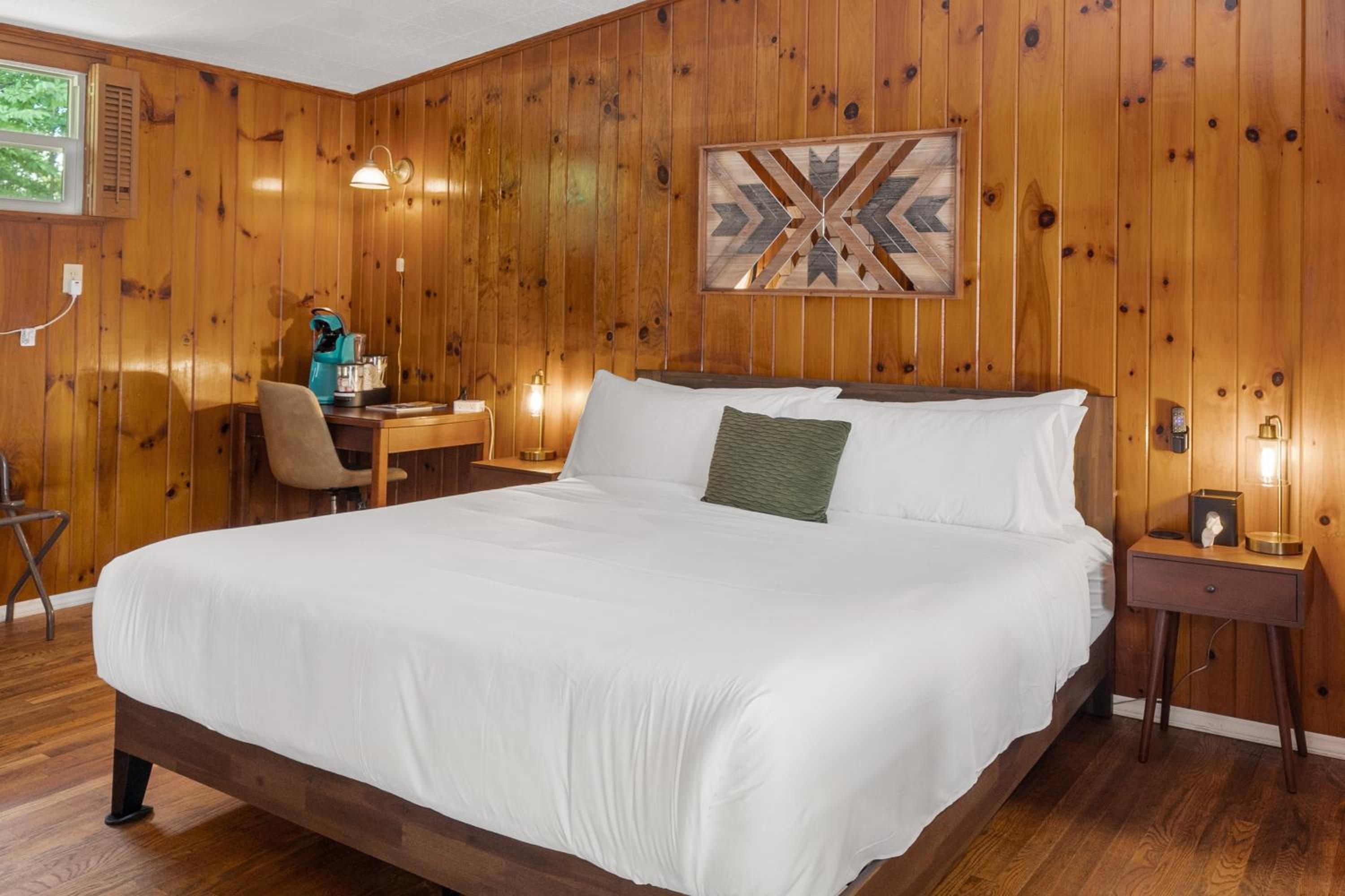 CedarWood Inn
