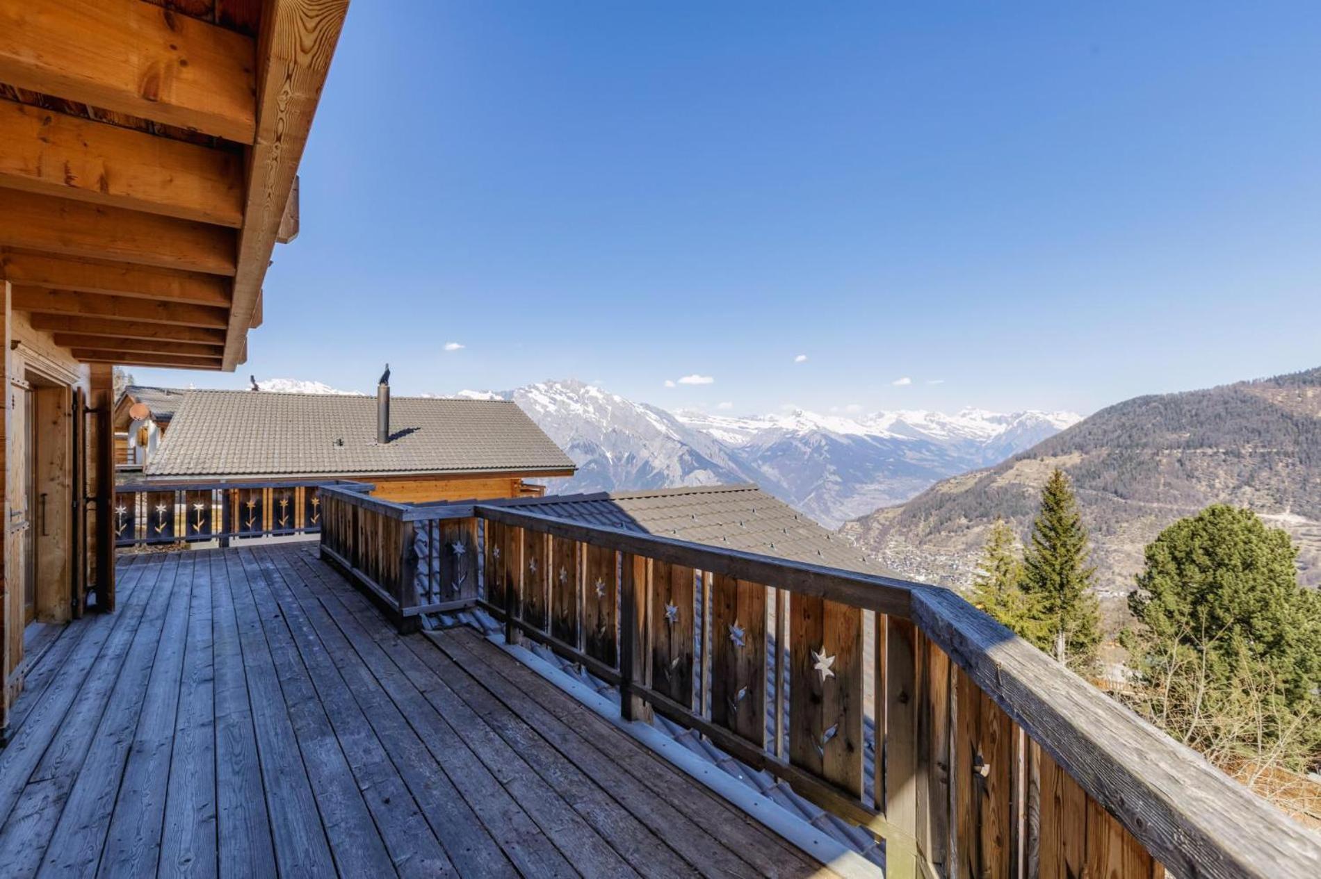Chalet Coucou Luxury 10 pax Chalet with incredible views and garage