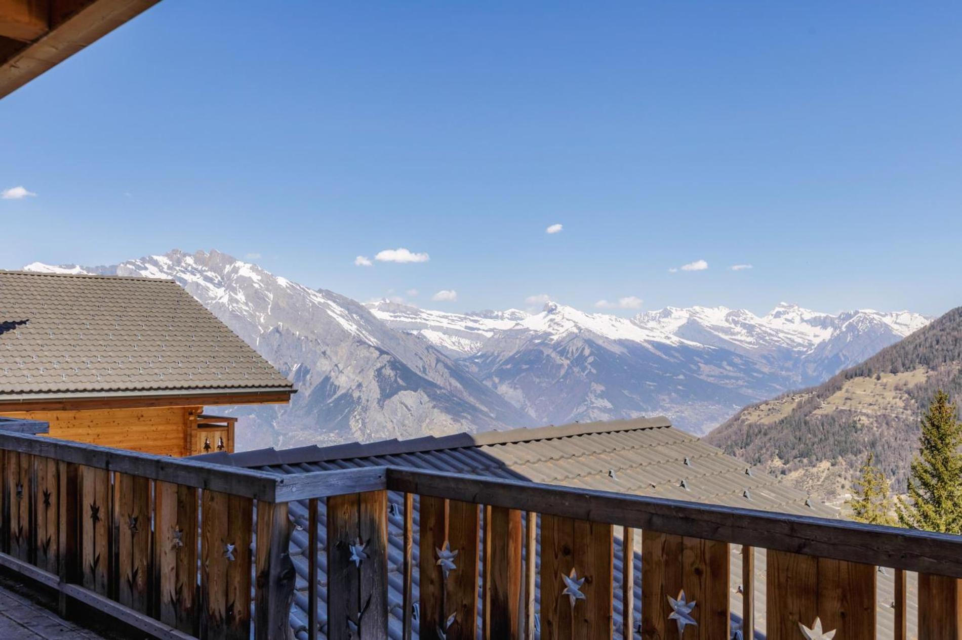 Chalet Coucou Luxury 10 pax Chalet with incredible views and garage
