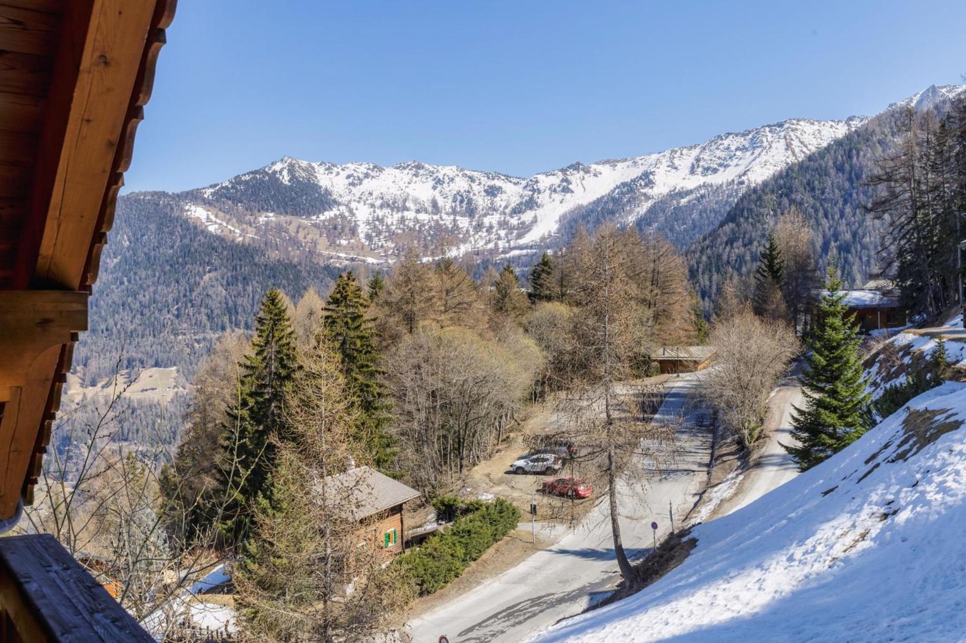 Chalet Coucou Luxury 10 pax Chalet with incredible views and garage