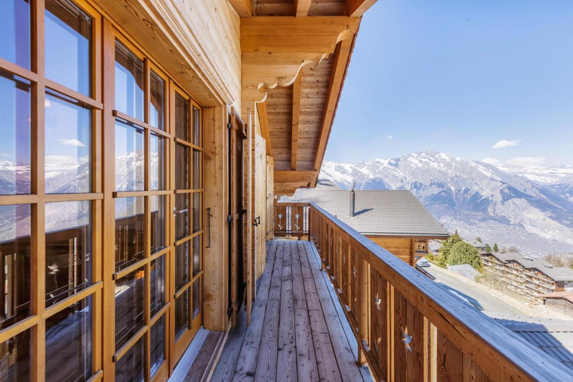 Chalet Coucou Luxury 10 pax Chalet with incredible views and garage