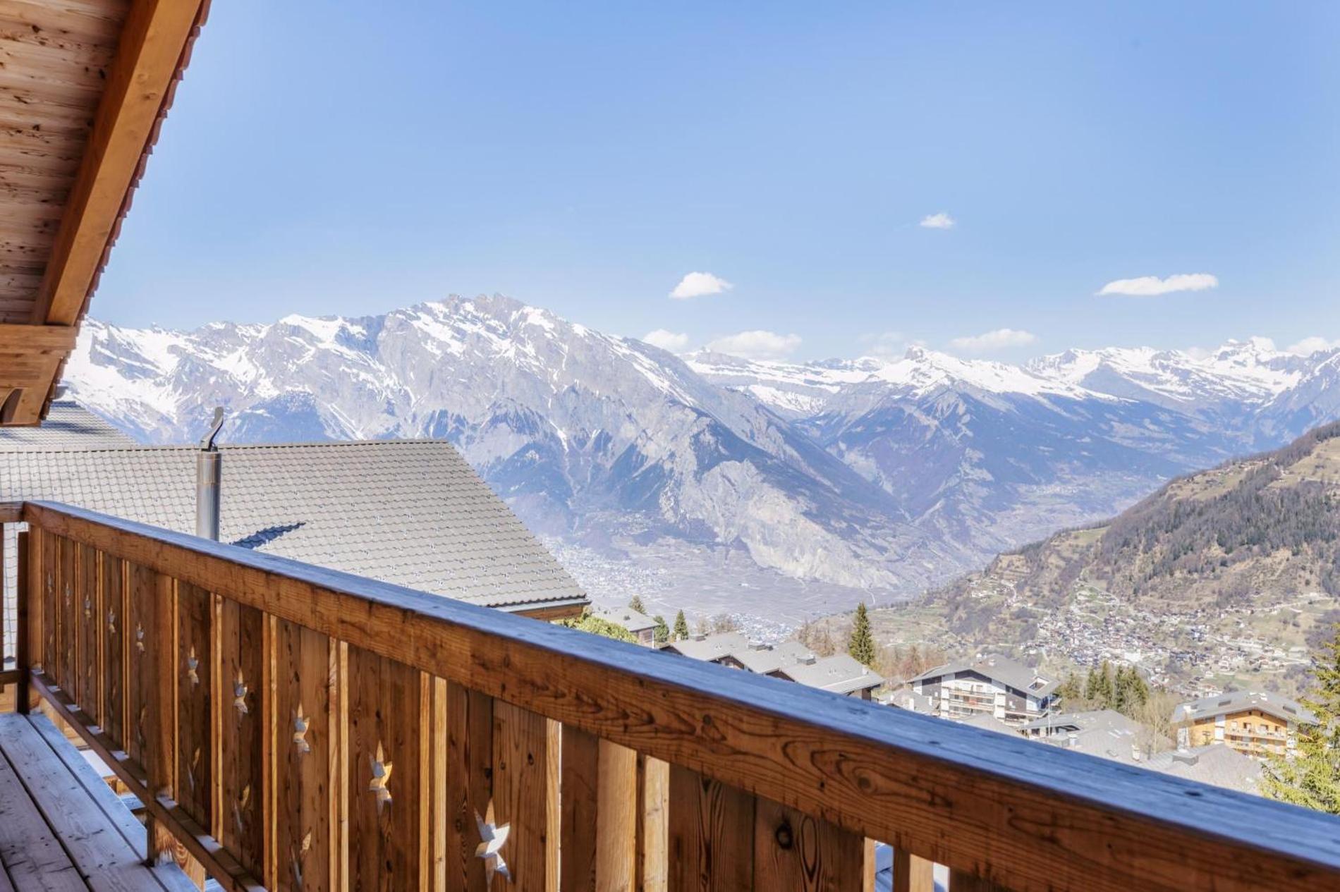 Chalet Coucou Luxury 10 pax Chalet with incredible views and garage