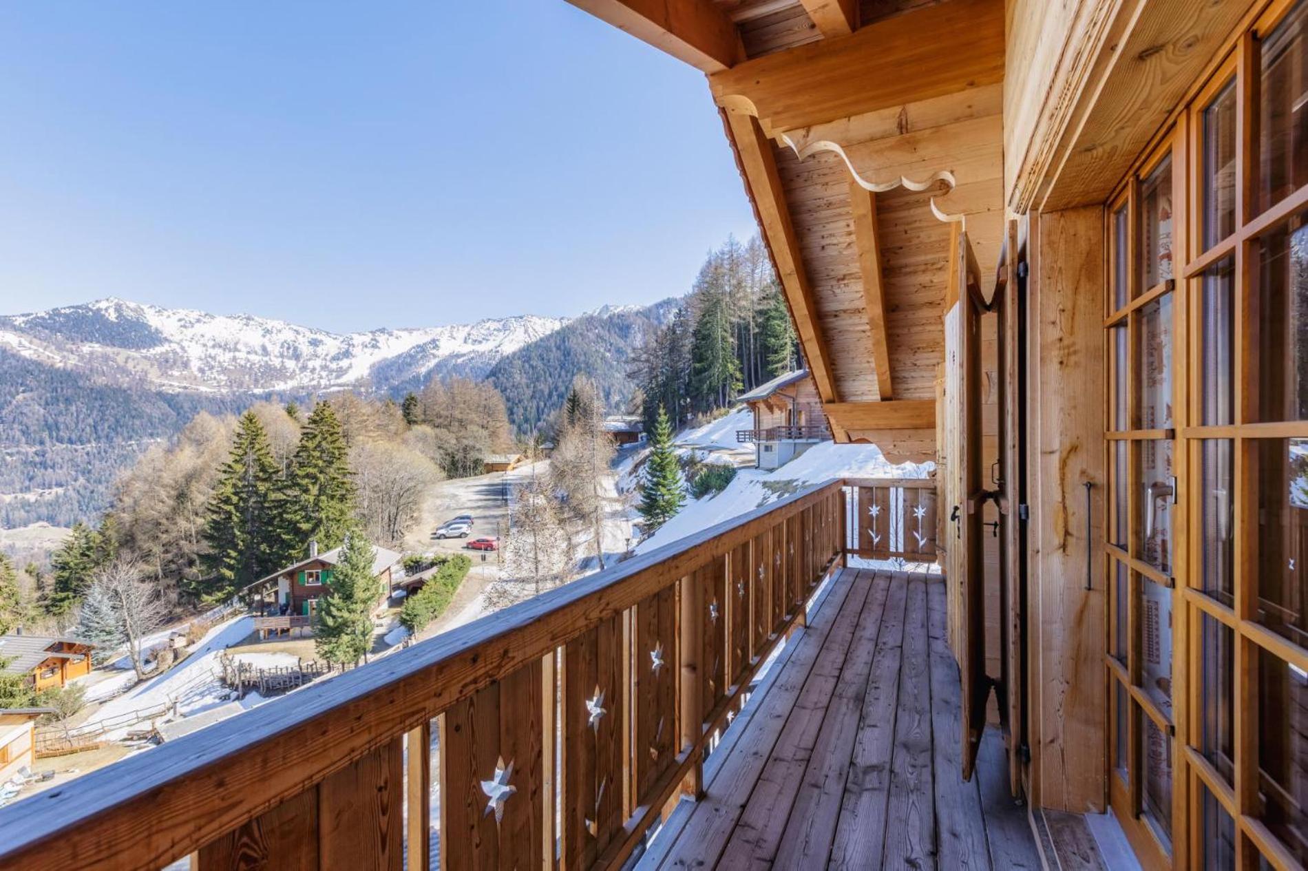 Chalet Coucou Luxury 10 pax Chalet with incredible views and garage