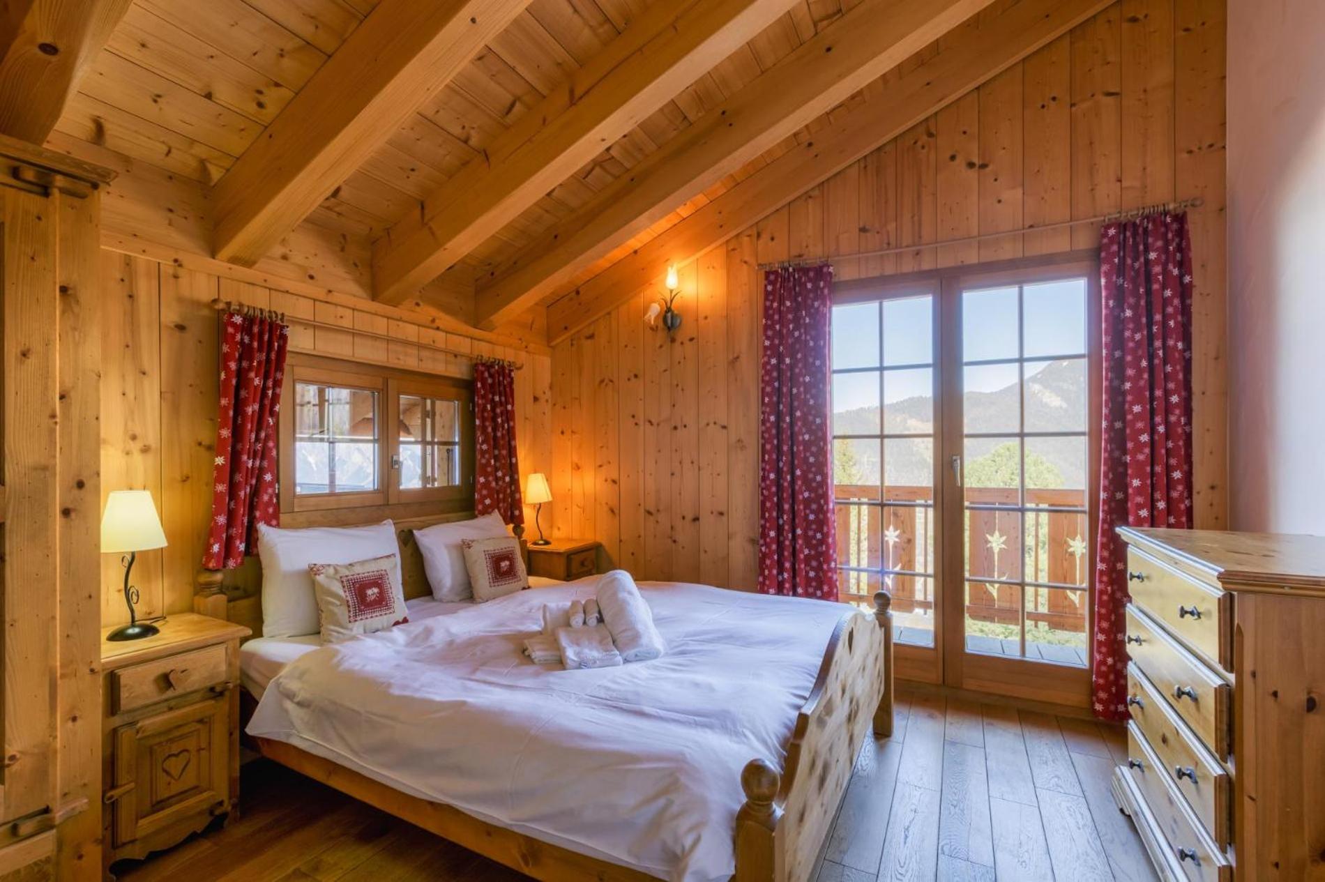 Chalet Coucou Luxury 10 pax Chalet with incredible views and garage