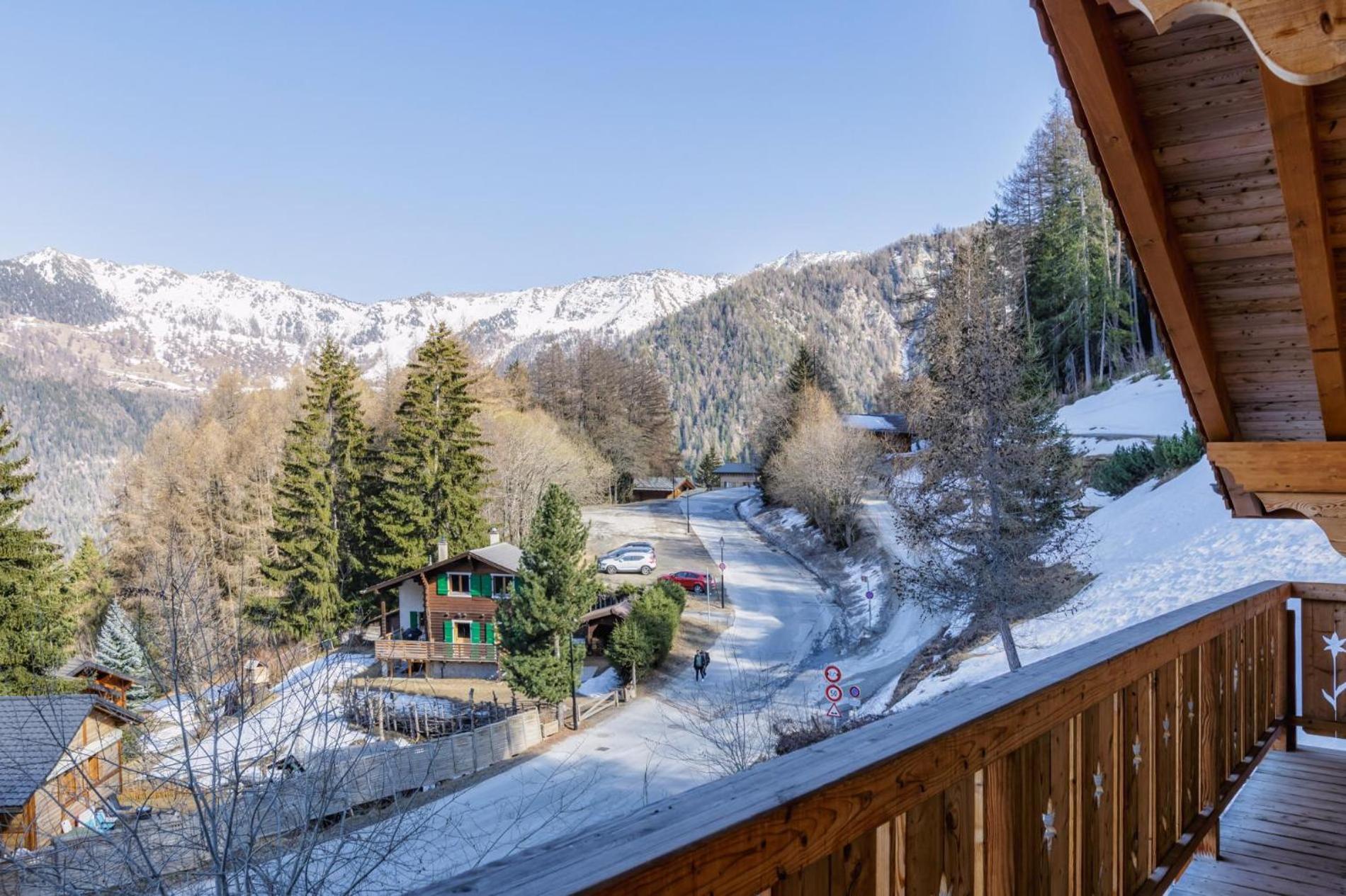 Chalet Coucou Luxury 10 pax Chalet with incredible views and garage