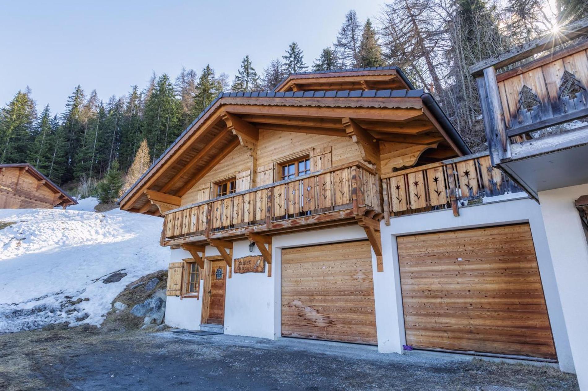 Chalet Coucou Luxury 10 pax Chalet with incredible views and garage