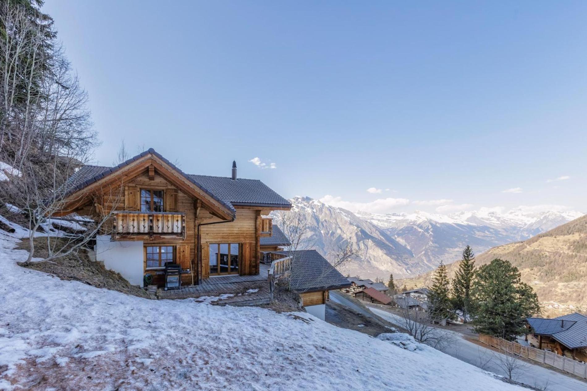 Chalet Coucou Luxury 10 pax Chalet with incredible views and garage