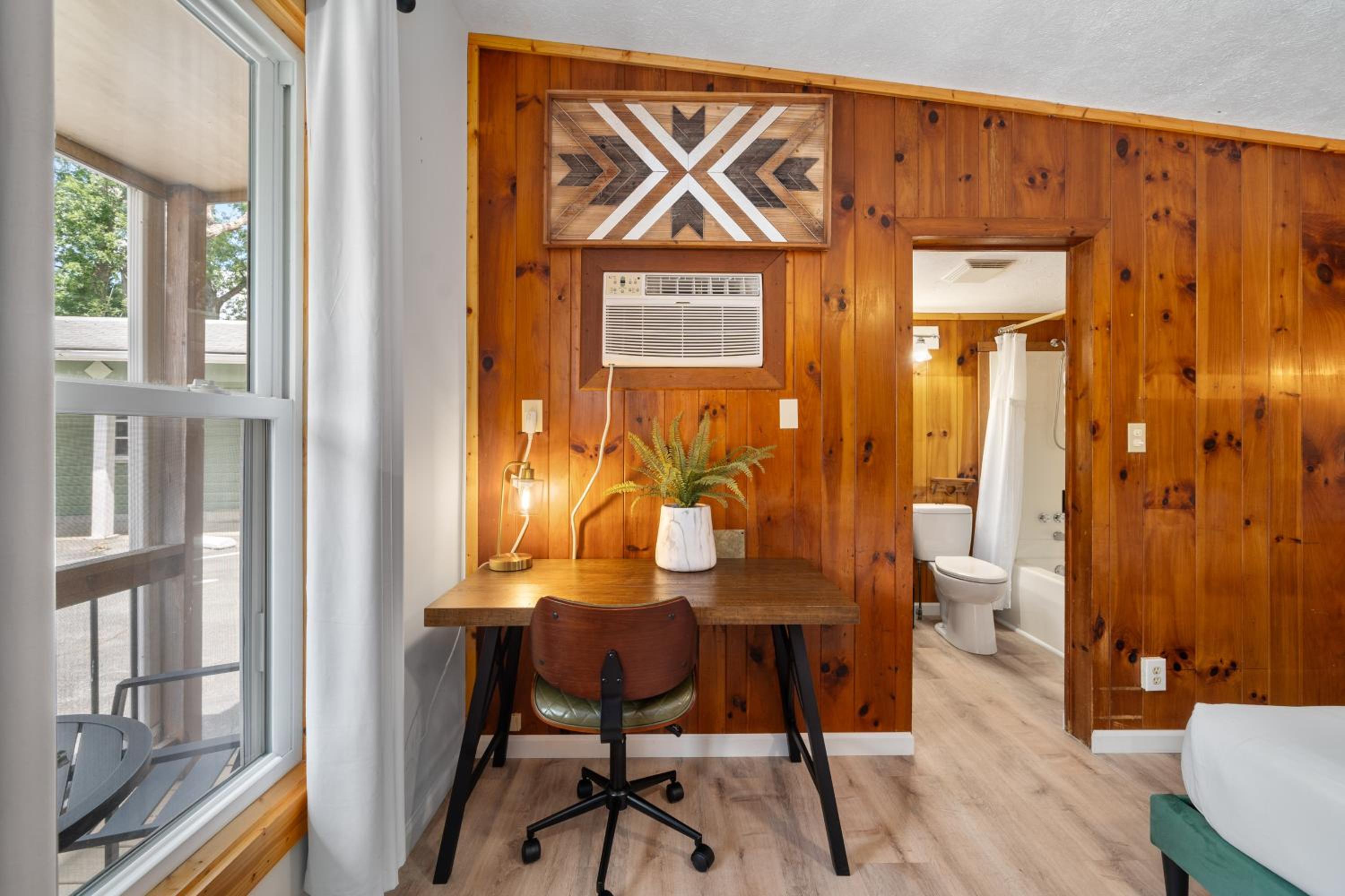 CedarWood Inn