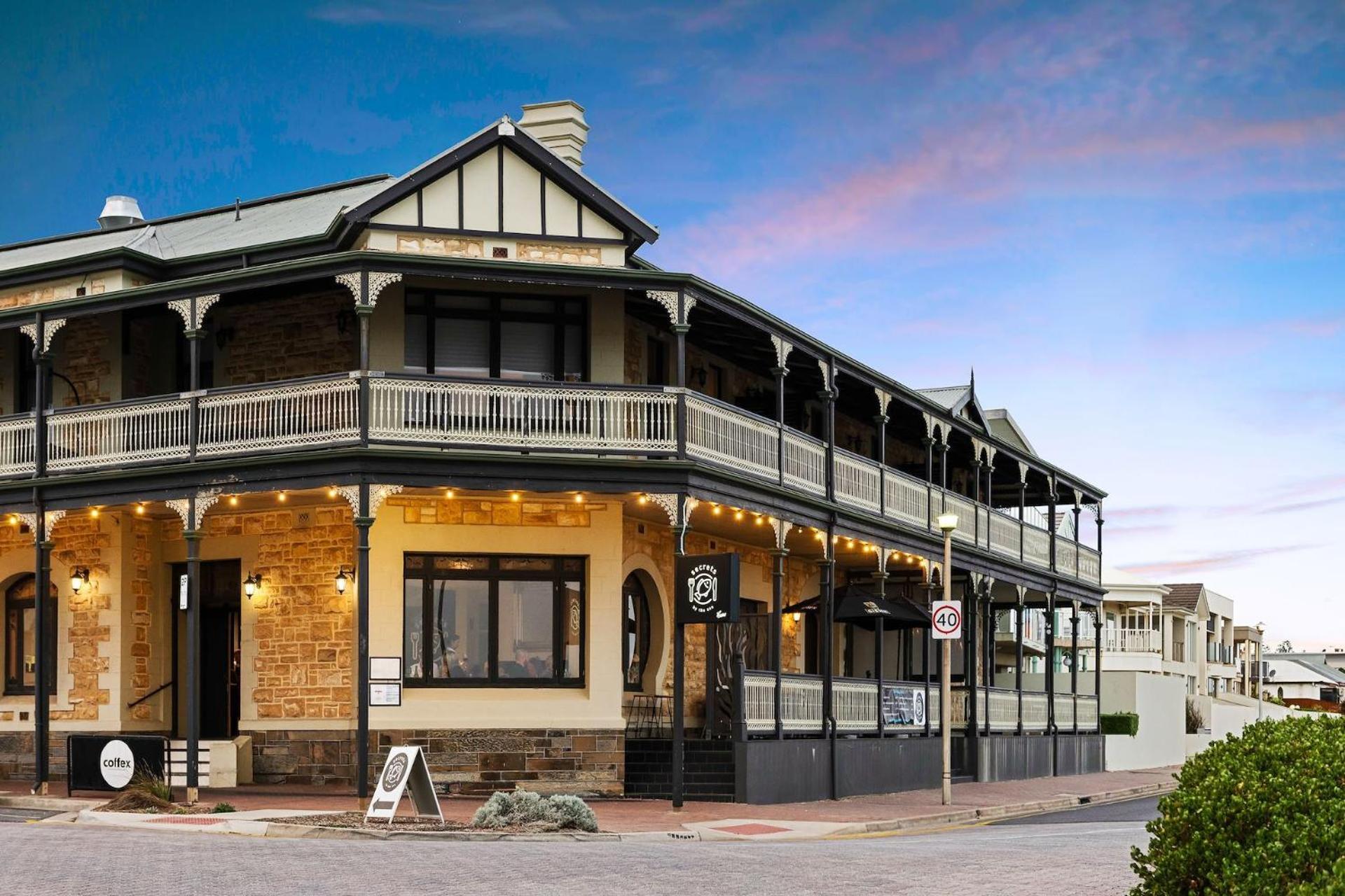 Belle Escapes - Relax Inn Henley Beach South
