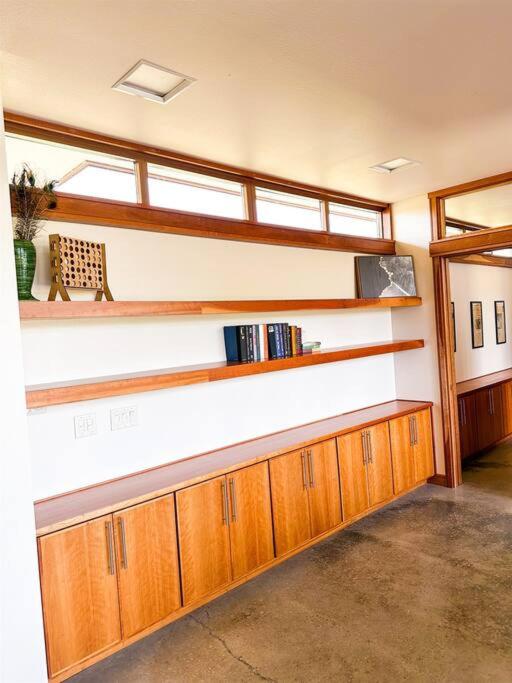 Stunning Mid-Cent Modern Retreat • Comfy Beds • Grove • Quiet Setting • Boat Parking view 2