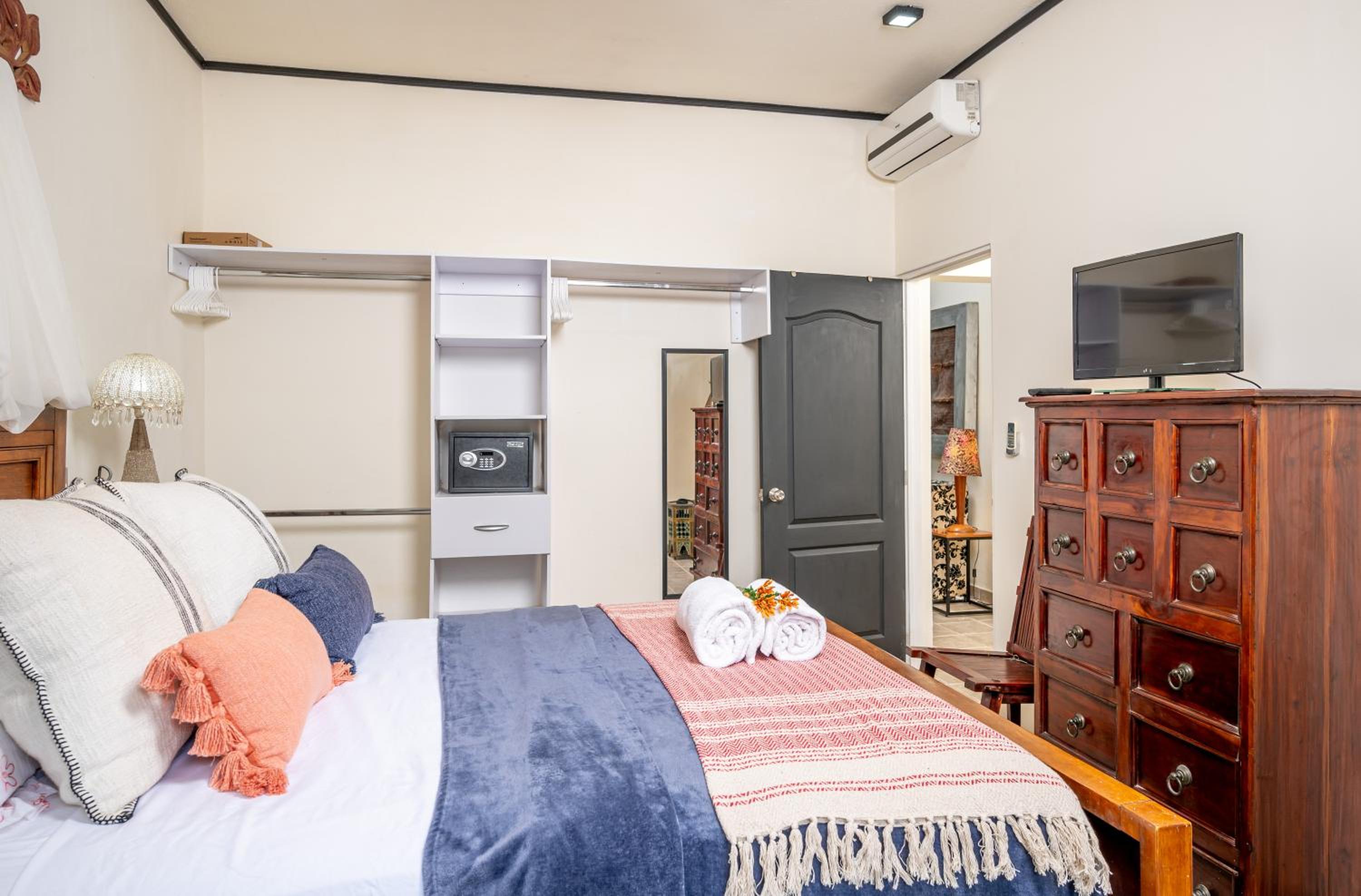 Tamarindo Gem: 1BR Apt in Heart!